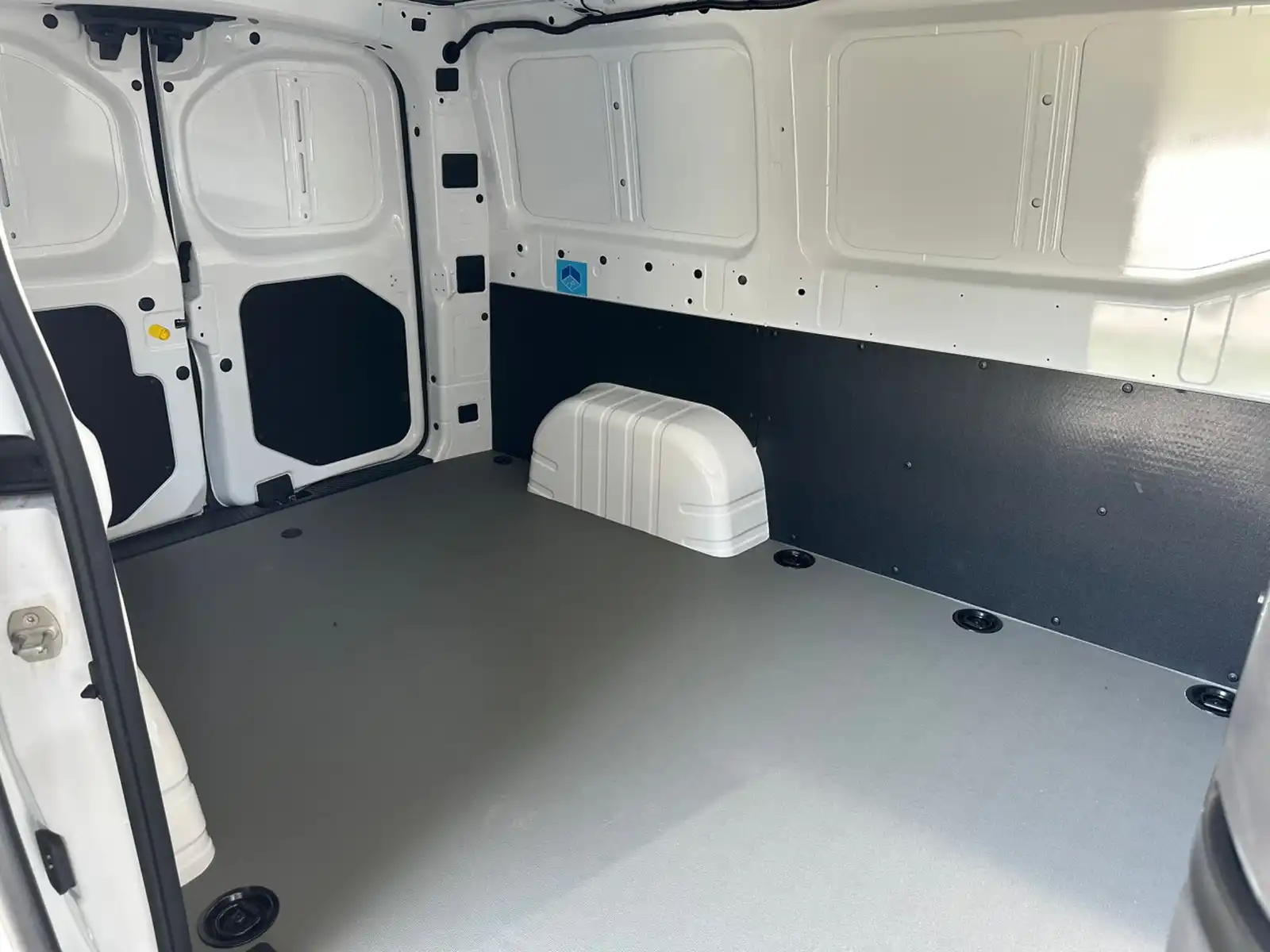 farizon-supervan-55m-825m3-66kwh-l2h1-full-electro