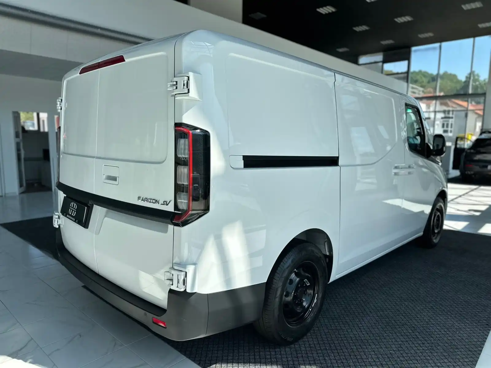 farizon-supervan-55m-825m3-66kwh-l2h1-full-electro
