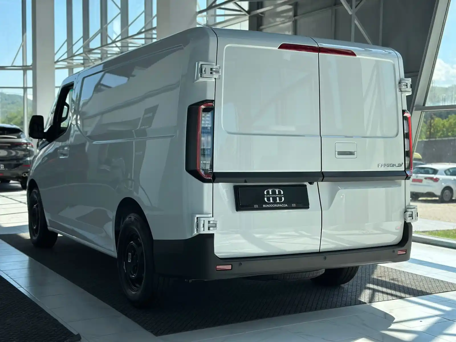 farizon-supervan-55m-825m3-66kwh-l2h1-full-electro