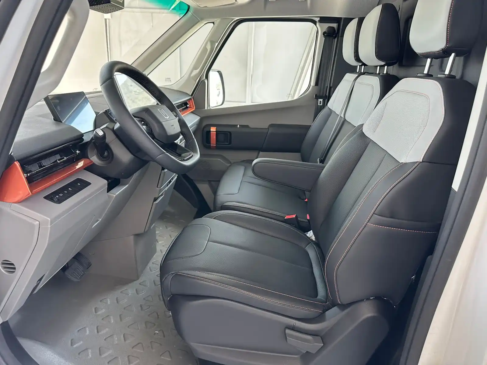 farizon-supervan-55m-825m3-66kwh-l2h1-full-electro