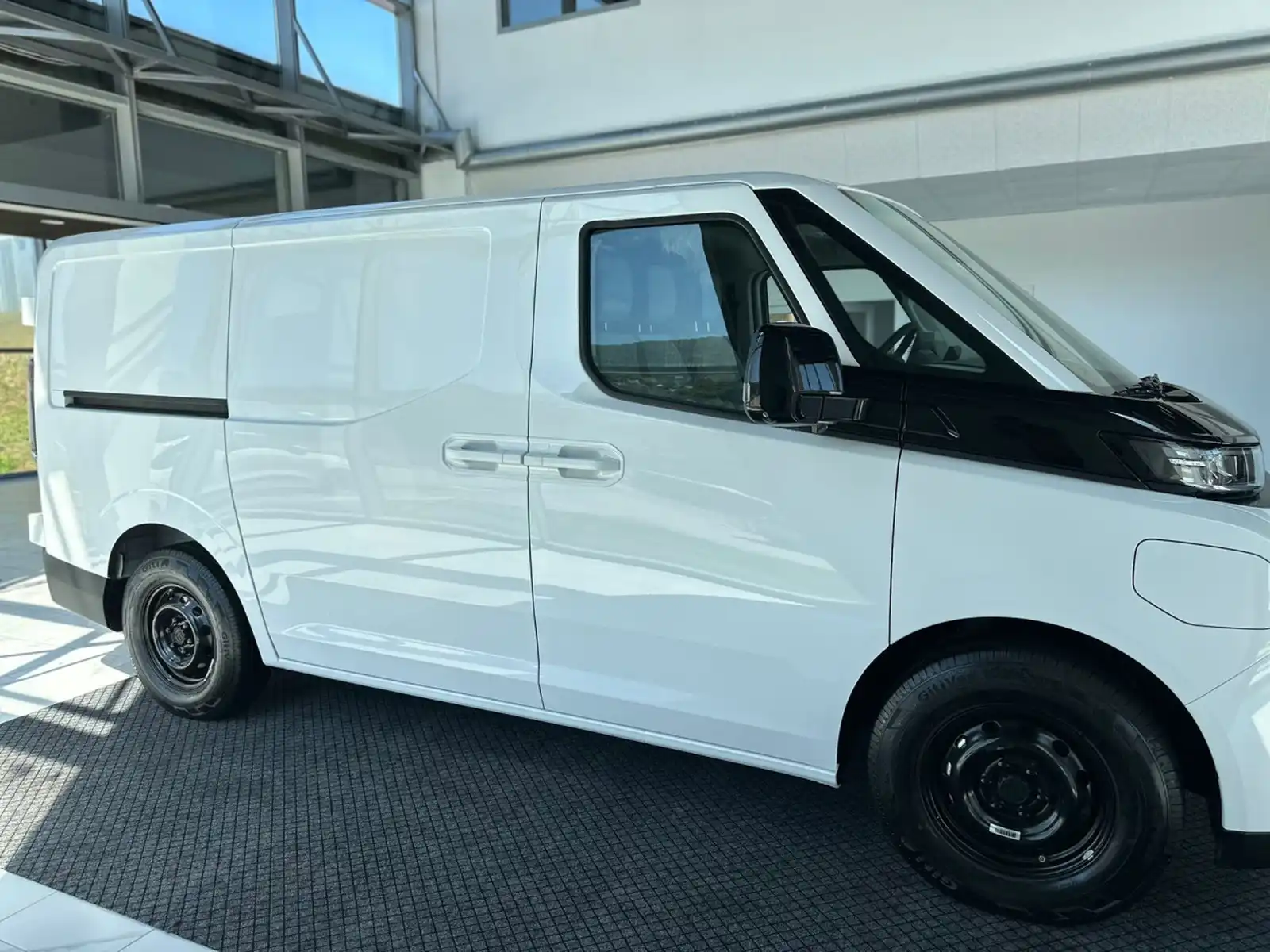 farizon-supervan-55m-825m3-66kwh-l2h1-full-electro