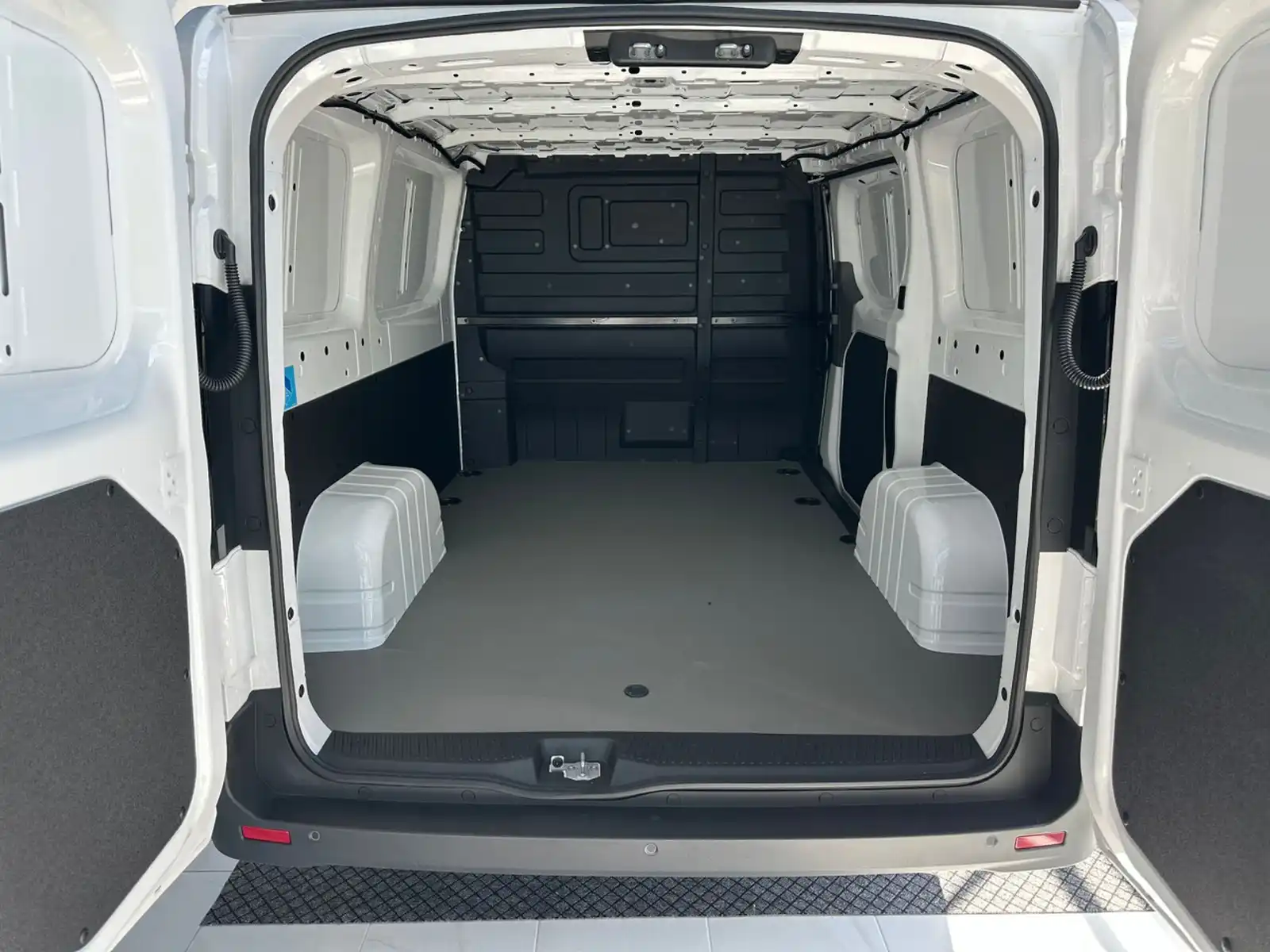 farizon-supervan-55m-825m3-66kwh-l2h1-full-electro