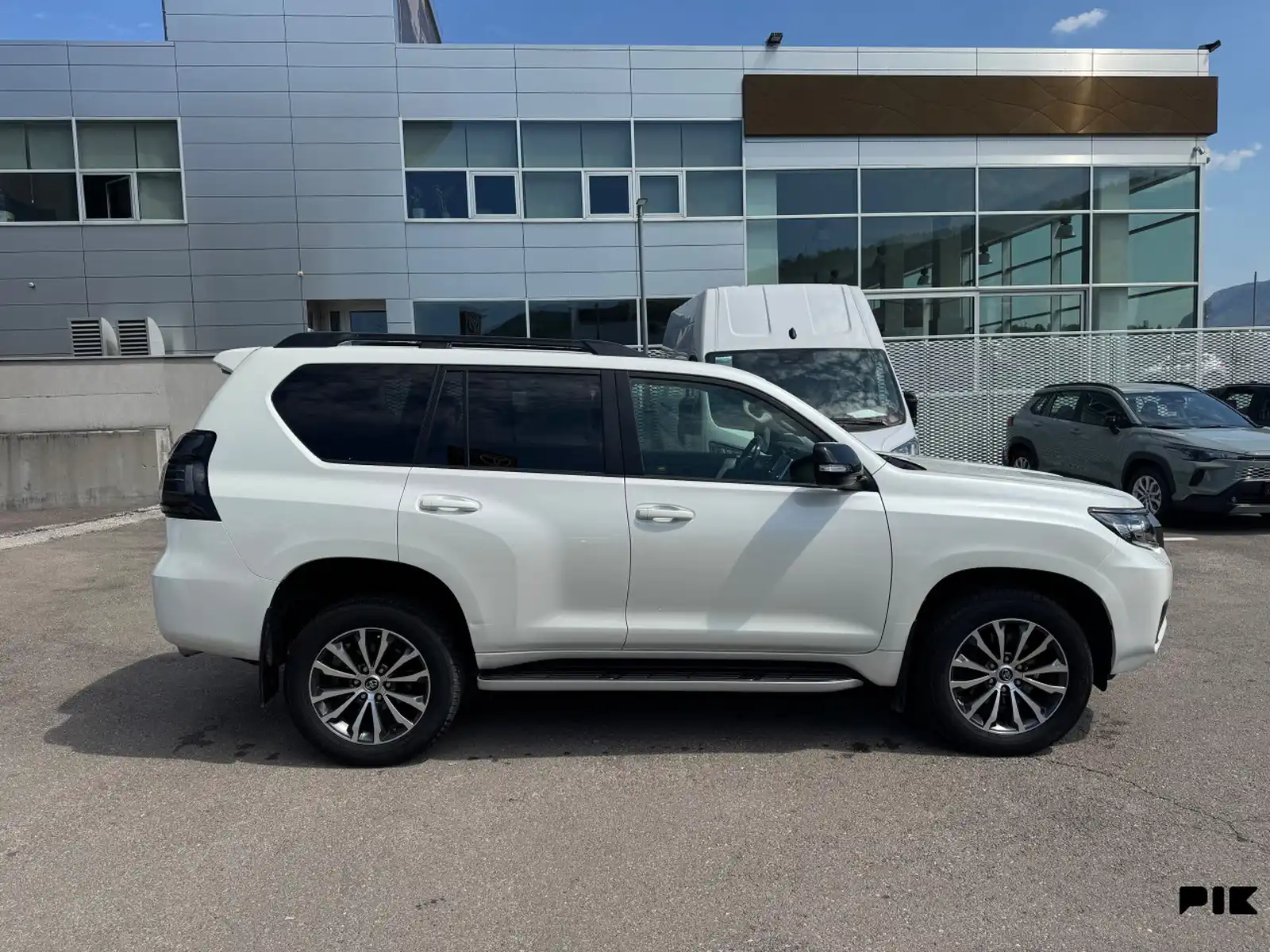 toyota-land-cruiser