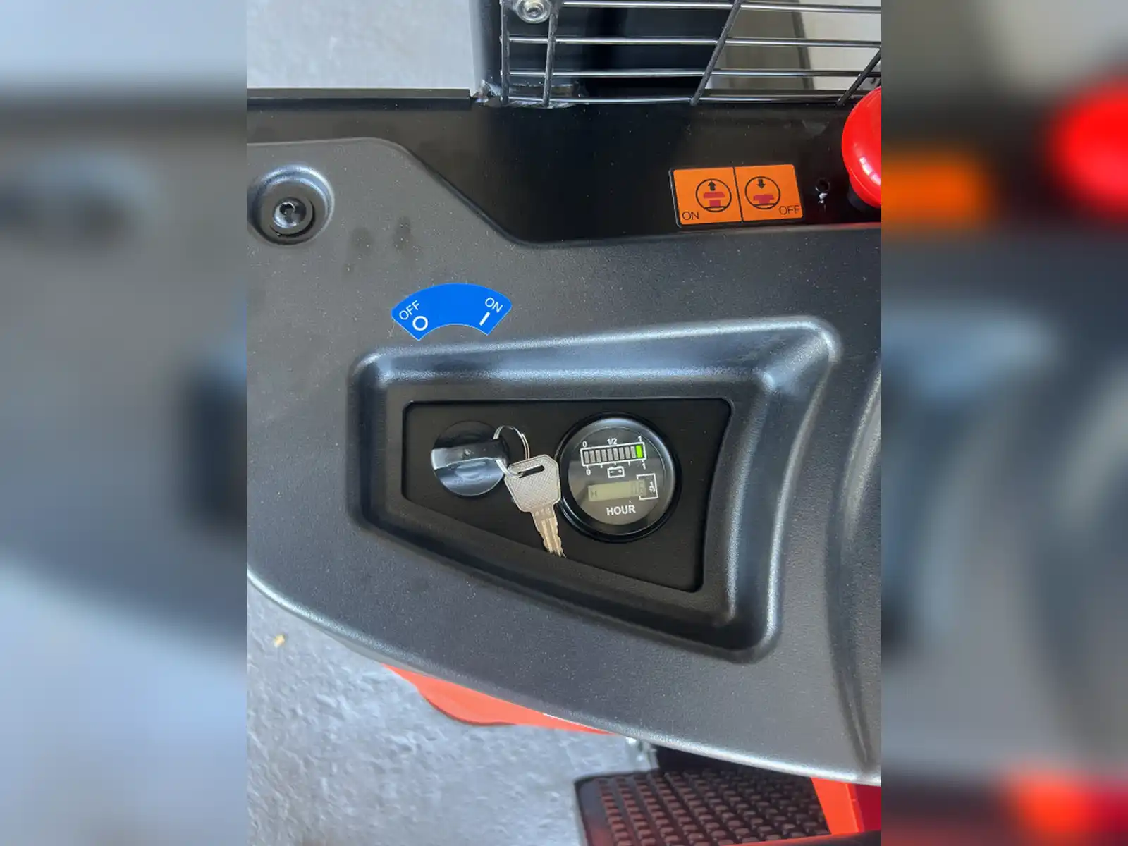 visokopodizni-elektricni-elektro-paletar-s-platformom