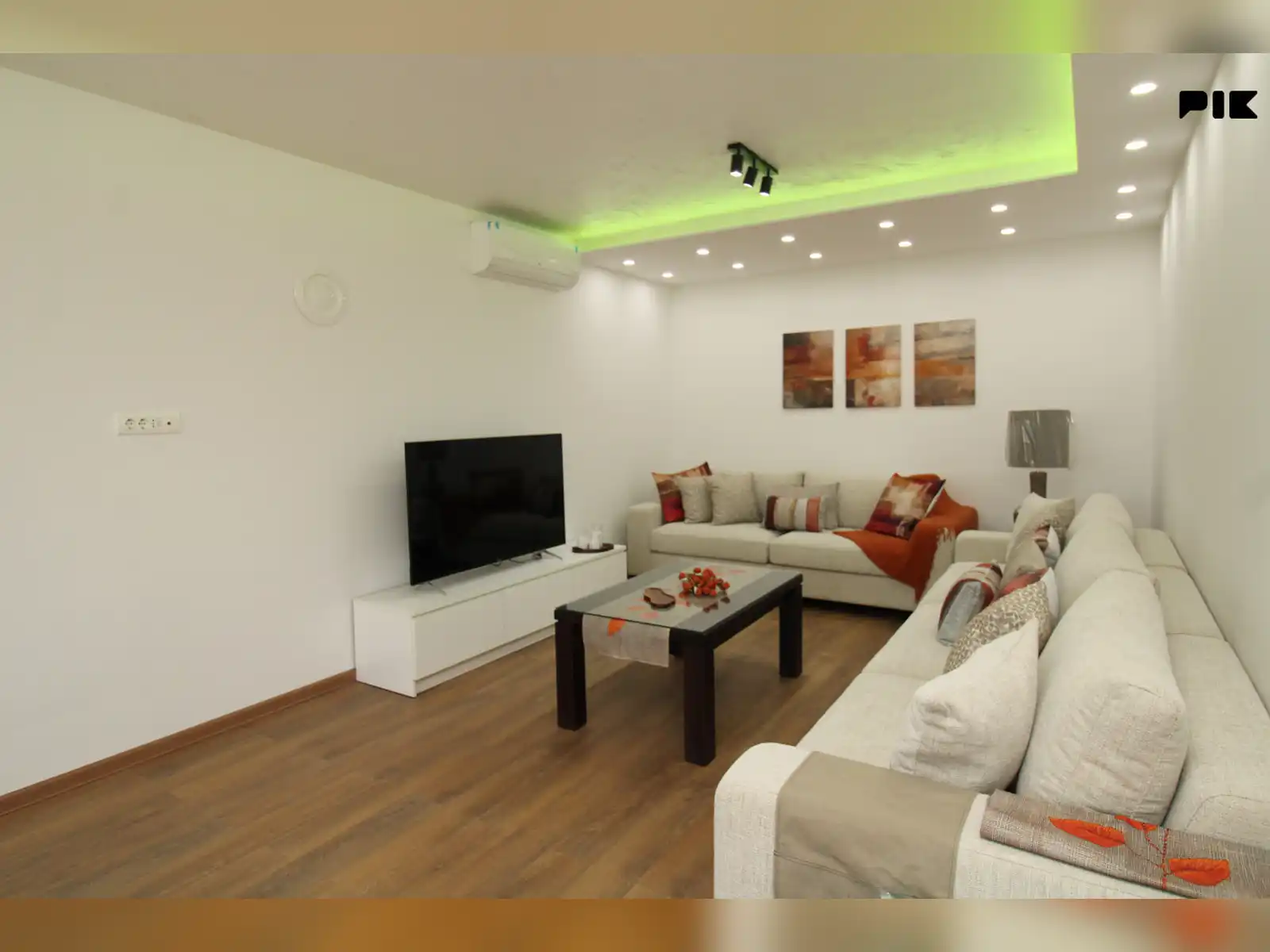 pro-cost-kuca-sa-dva-apartmana-velikim-dvoristem-i-terasom