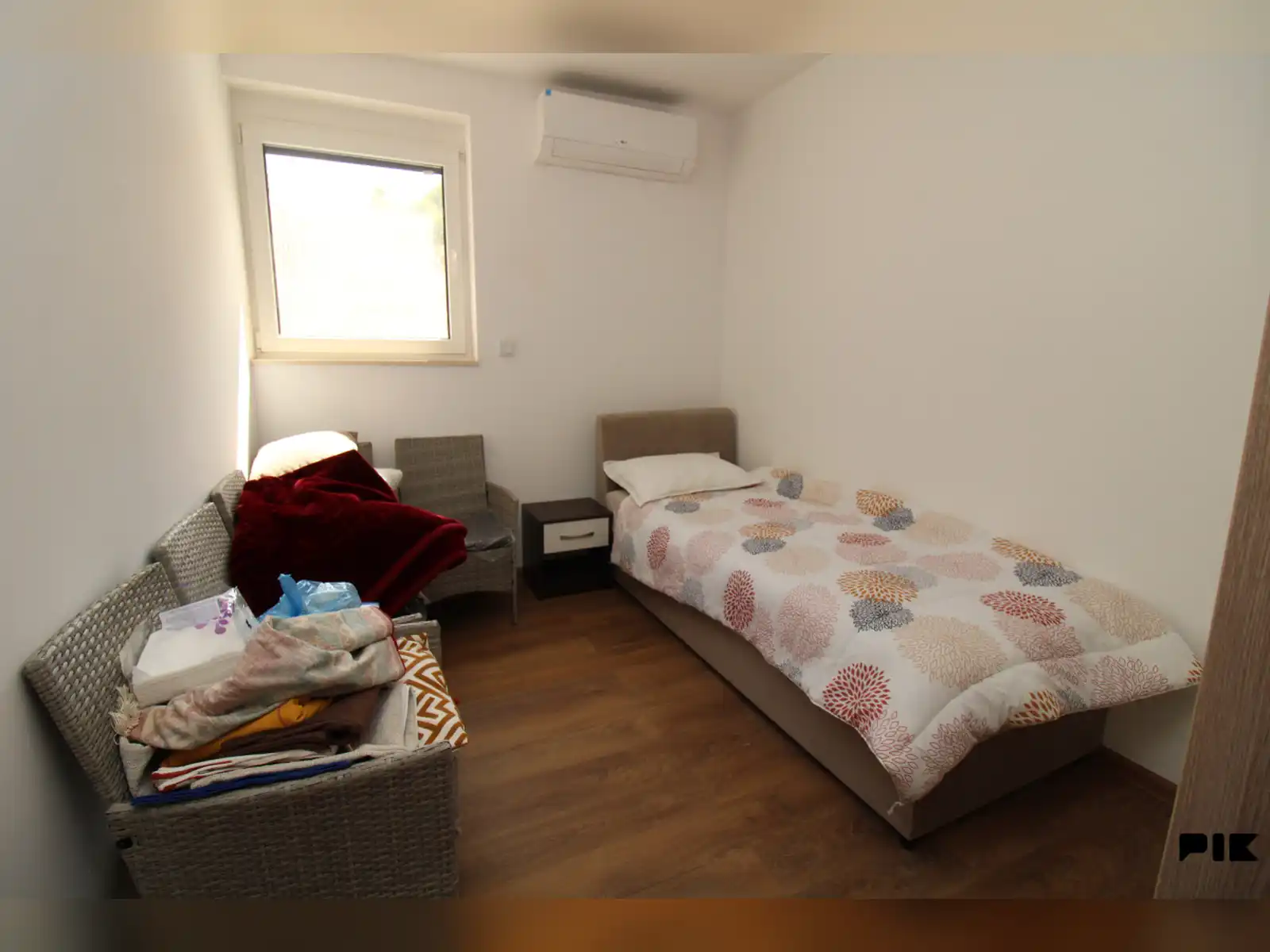 pro-cost-kuca-sa-dva-apartmana-velikim-dvoristem-i-terasom