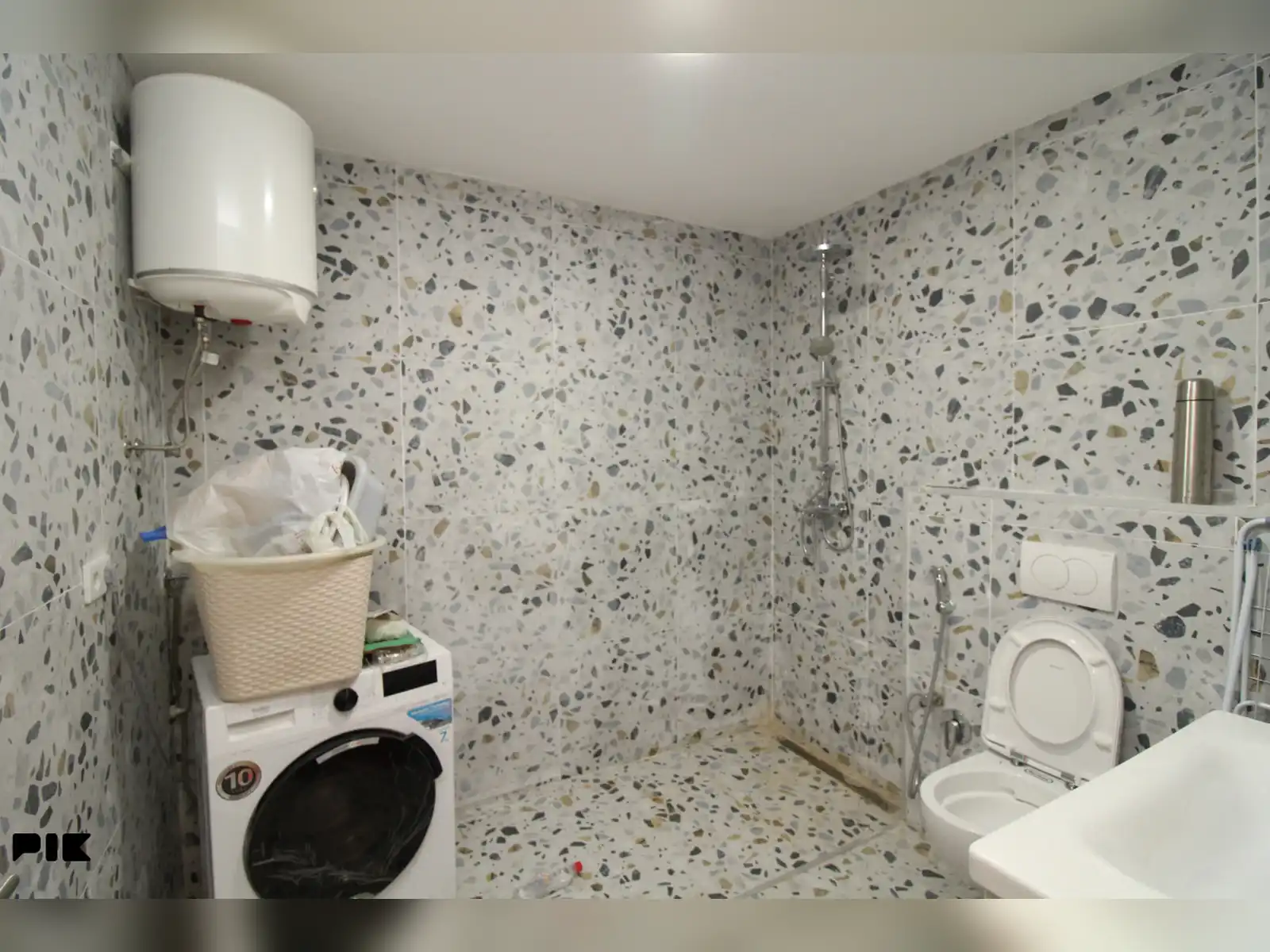 pro-cost-kuca-sa-dva-apartmana-velikim-dvoristem-i-terasom