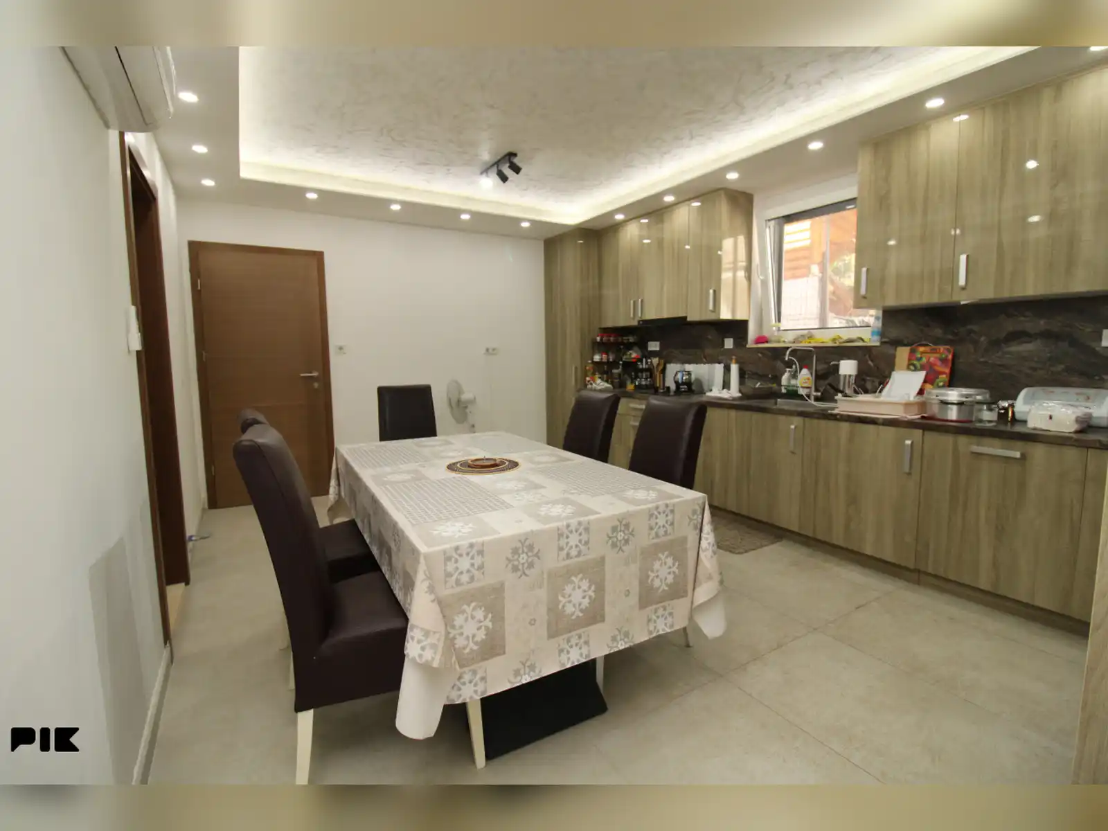 pro-cost-kuca-sa-dva-apartmana-velikim-dvoristem-i-terasom
