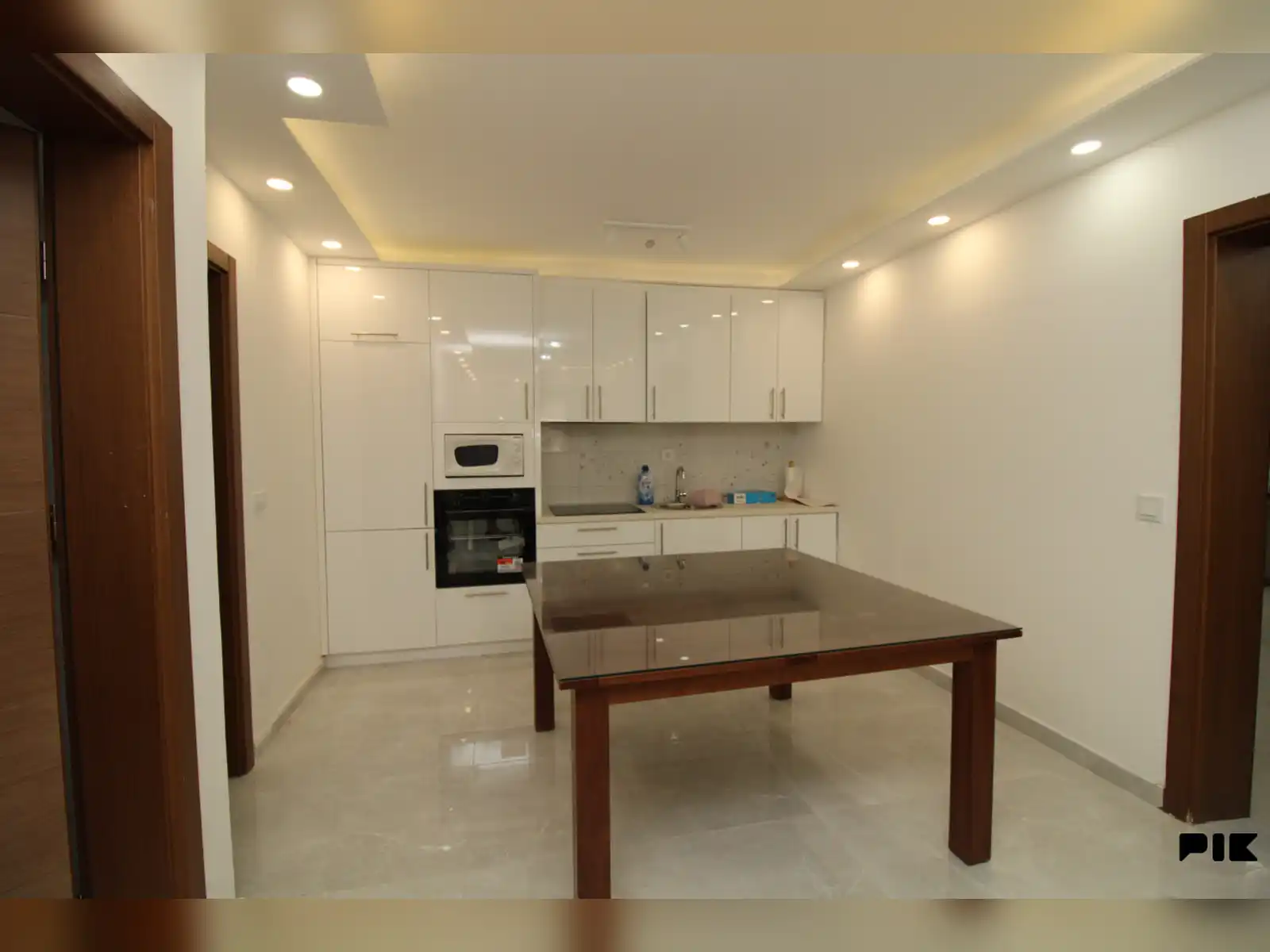 pro-cost-kuca-sa-dva-apartmana-velikim-dvoristem-i-terasom