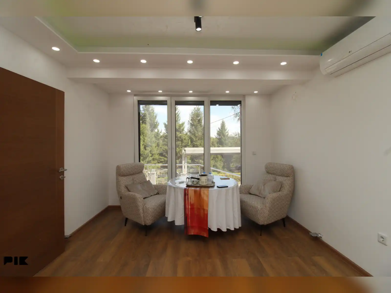 pro-cost-kuca-sa-dva-apartmana-velikim-dvoristem-i-terasom