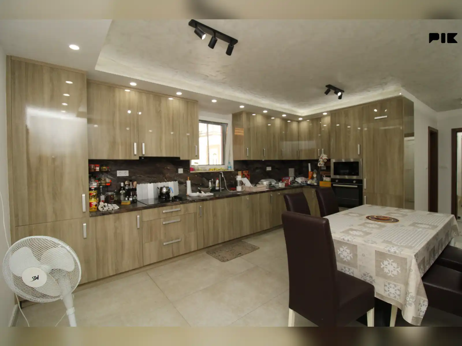 pro-cost-kuca-sa-dva-apartmana-velikim-dvoristem-i-terasom
