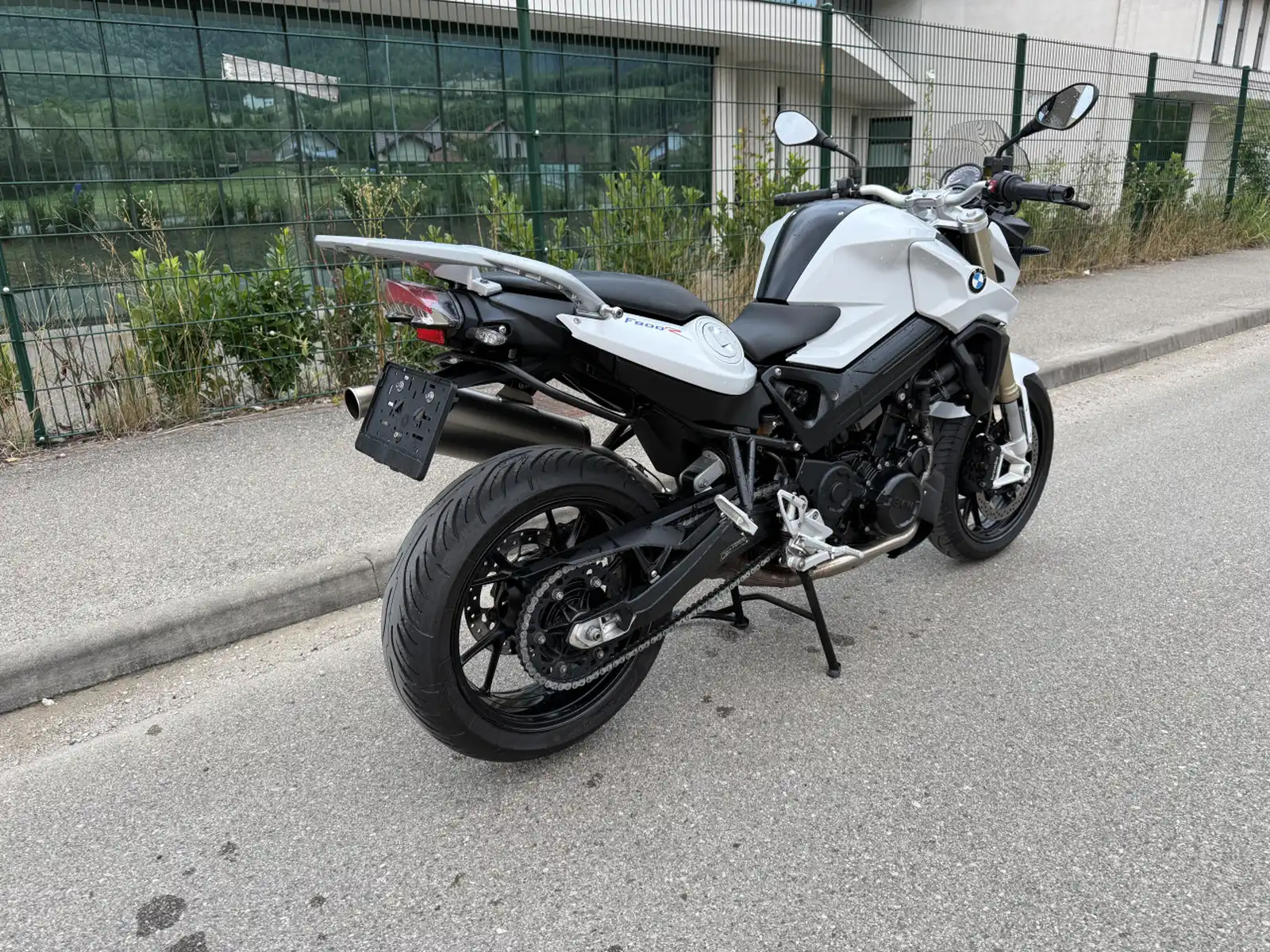 bmw-f800r-2015-registrovan-servisna-uradjen-servis-akrapovic