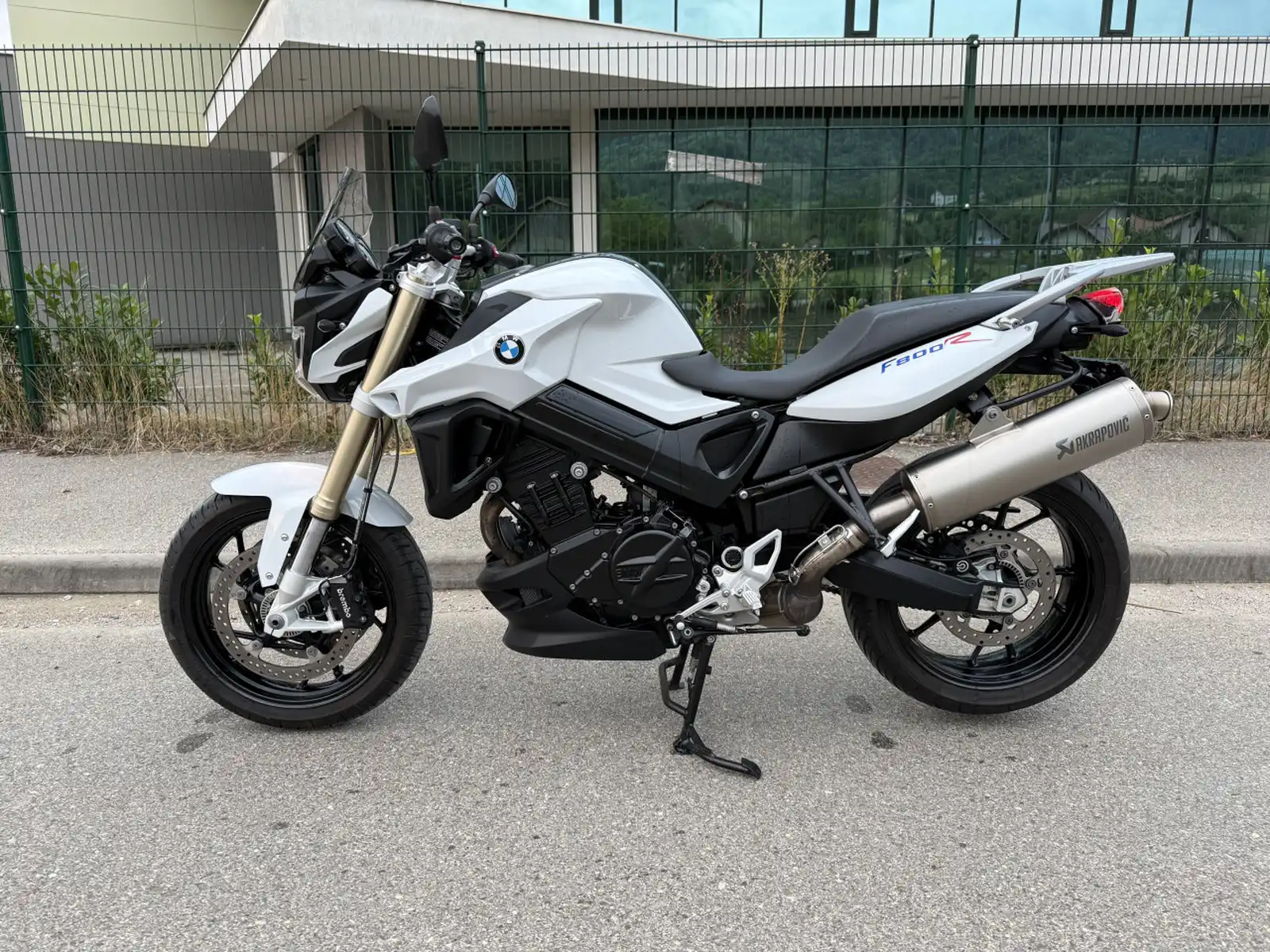 bmw-f800r-2015-registrovan-servisna-uradjen-servis-akrapovic
