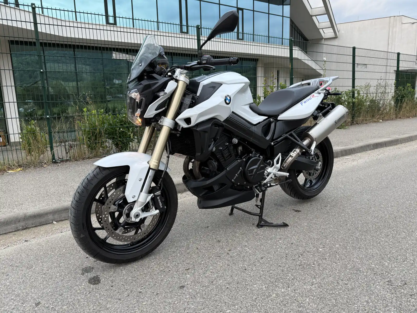 bmw-f800r-2015-registrovan-servisna-uradjen-servis-akrapovic