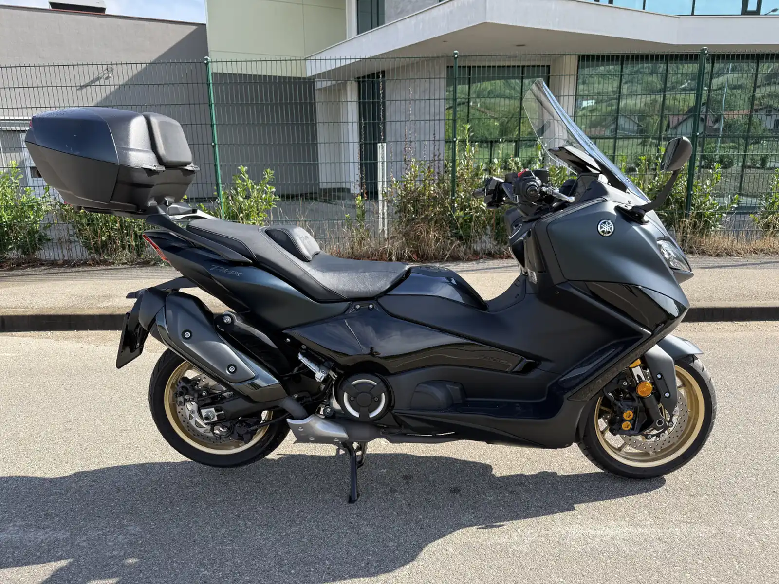 yamaha-t-max-560-tech-2022-kofer-perfektno-stanje