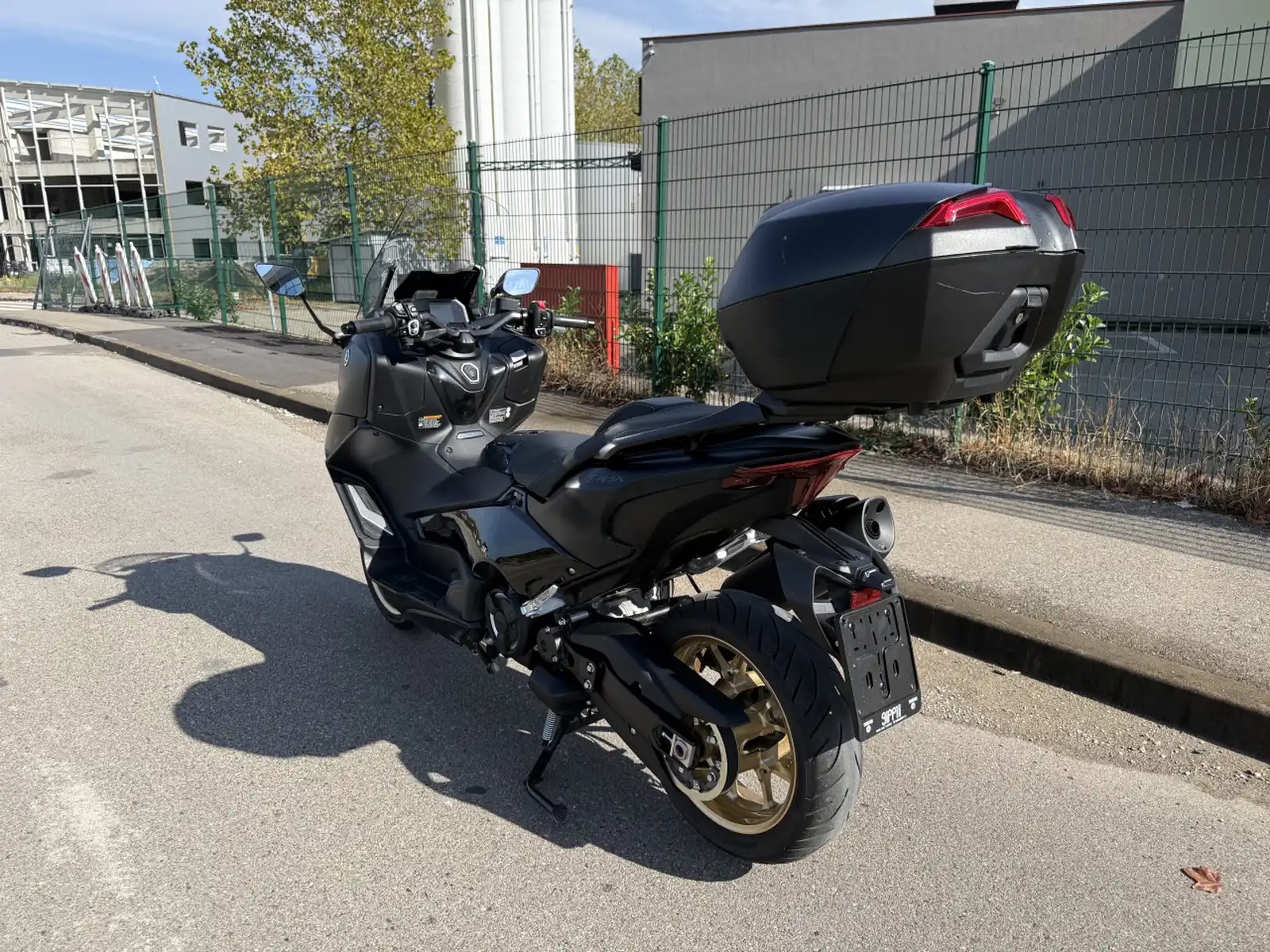 yamaha-t-max-560-tech-2022-kofer-perfektno-stanje