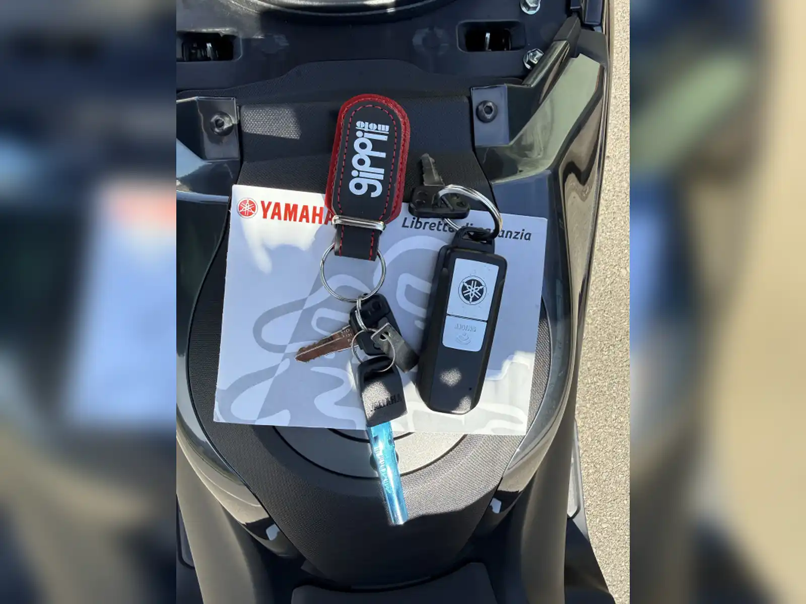 yamaha-t-max-560-tech-2022-kofer-perfektno-stanje