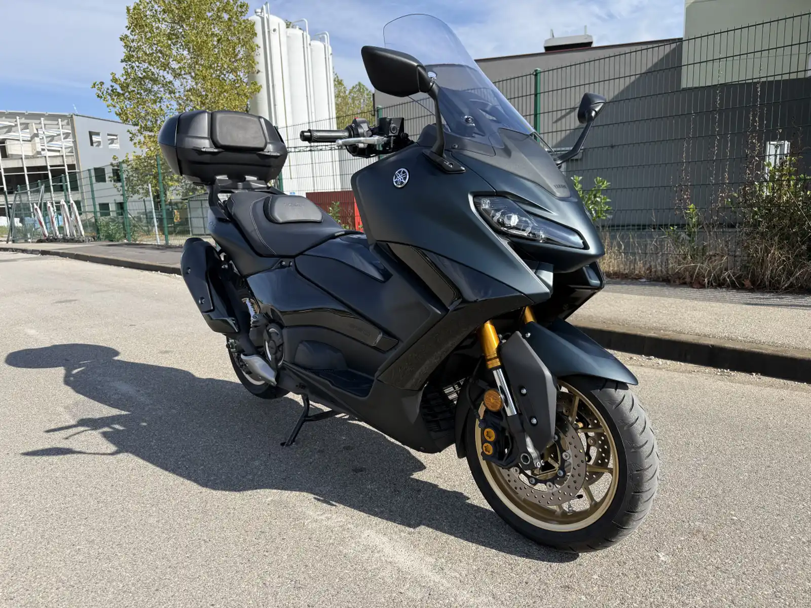 yamaha-t-max-560-tech-2022-kofer-perfektno-stanje
