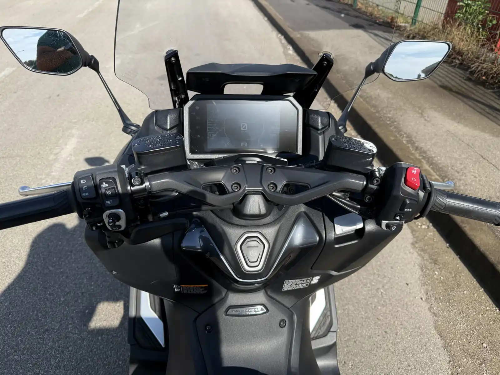 yamaha-t-max-560-tech-2022-kofer-perfektno-stanje