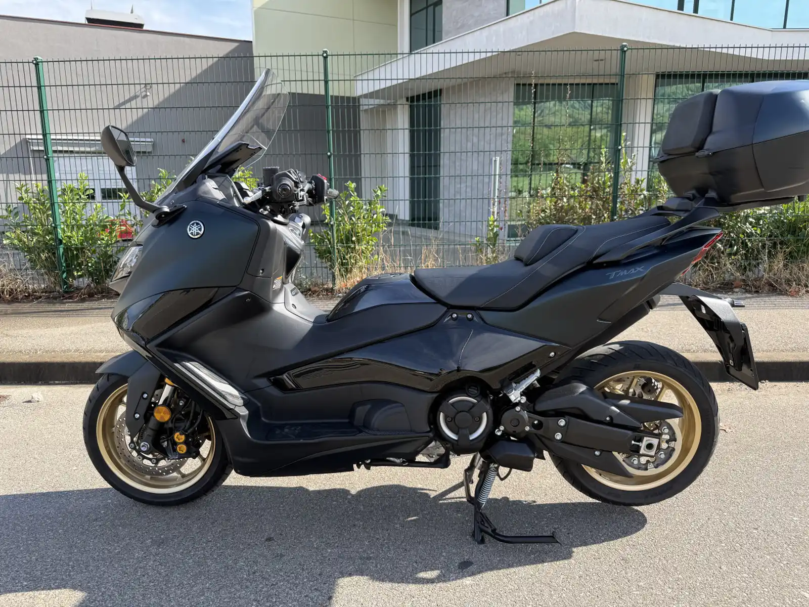 yamaha-t-max-560-tech-2022-kofer-perfektno-stanje