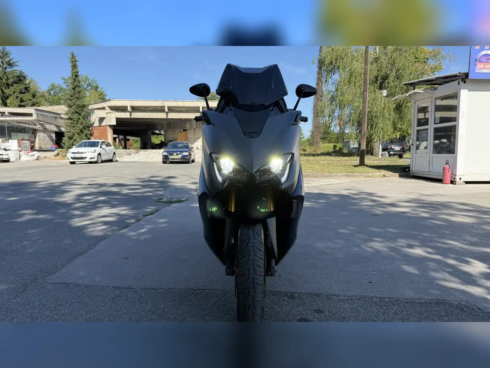 yamaha-tmax-560-tech-max-akrapovic-uraen-servisreg065-189-189
