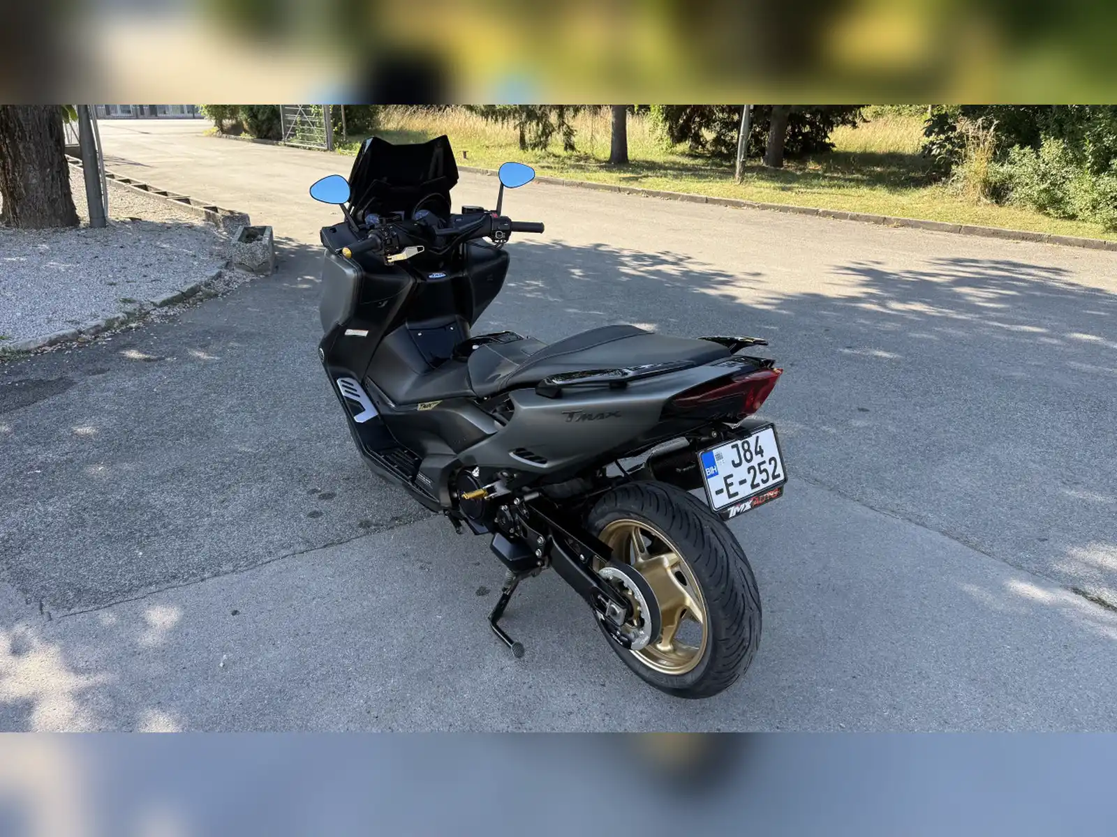 yamaha-tmax-560-tech-max-akrapovic-uraen-servisreg065-189-189