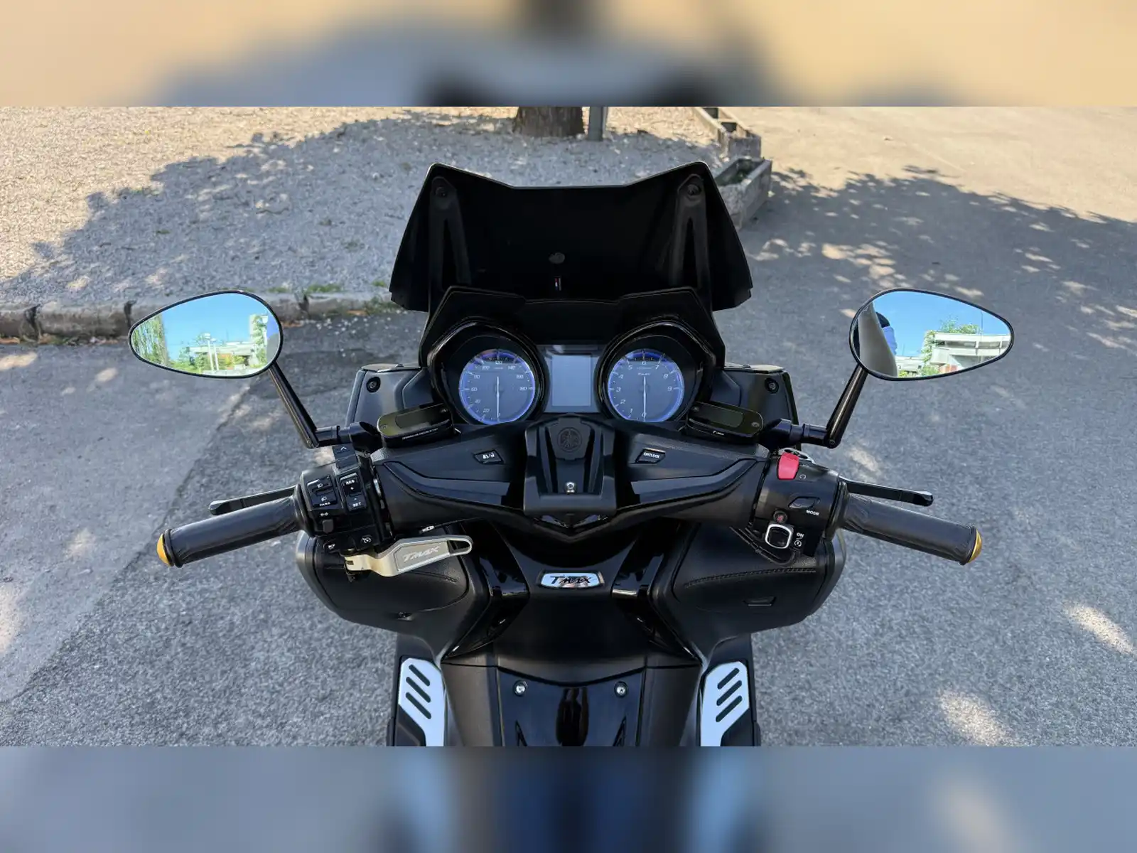 yamaha-tmax-560-tech-max-akrapovic-uraen-servisreg065-189-189