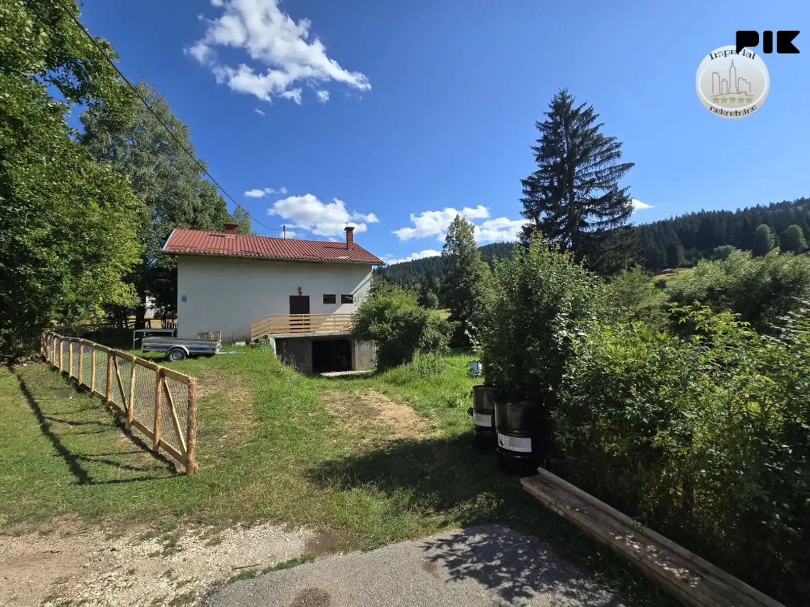 kuca-pale-sa-2-odvojena-stana-od-po-100m2-garaza1556m2-okucnice