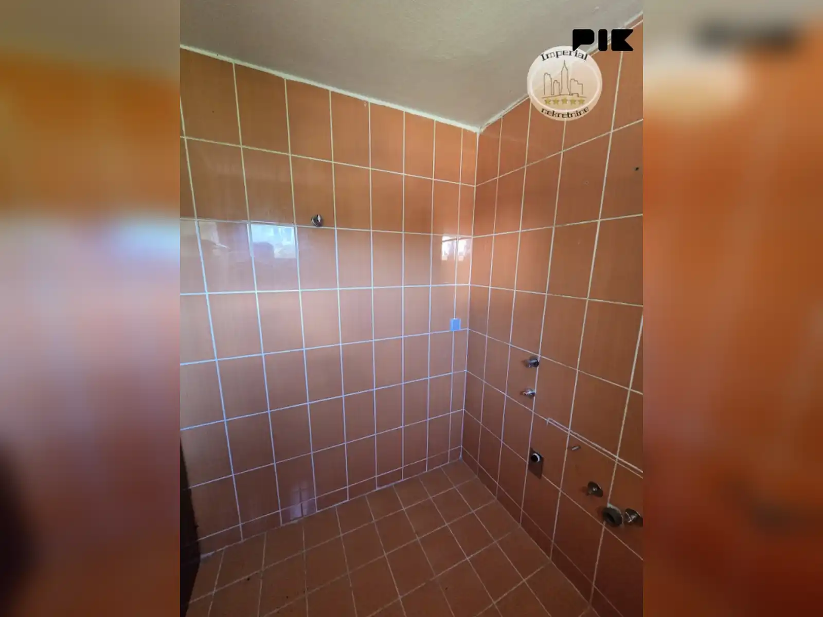 kuca-pale-sa-2-odvojena-stana-od-po-100m2-garaza1556m2-okucnice