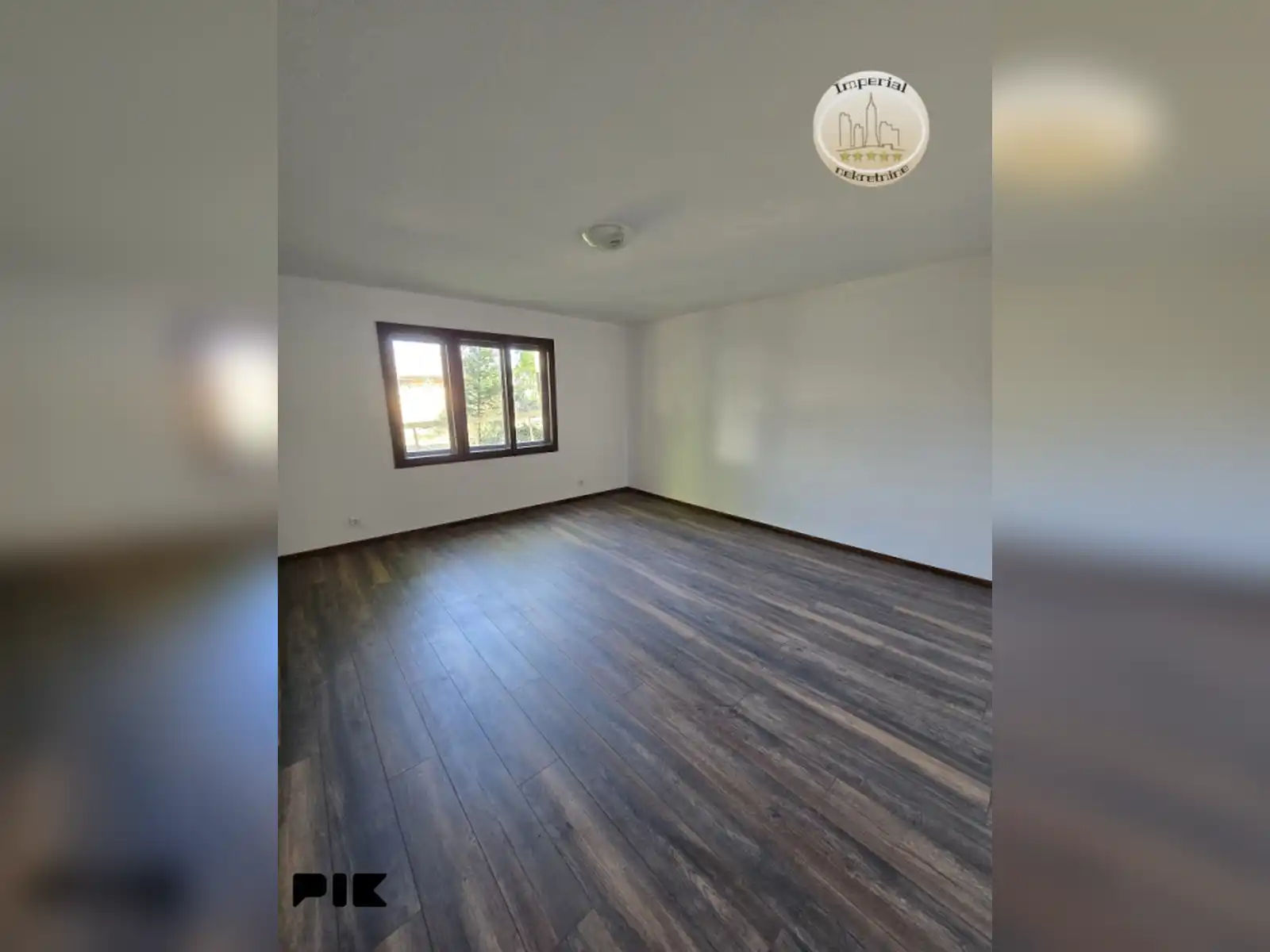 kuca-pale-sa-2-odvojena-stana-od-po-100m2-garaza1556m2-okucnice