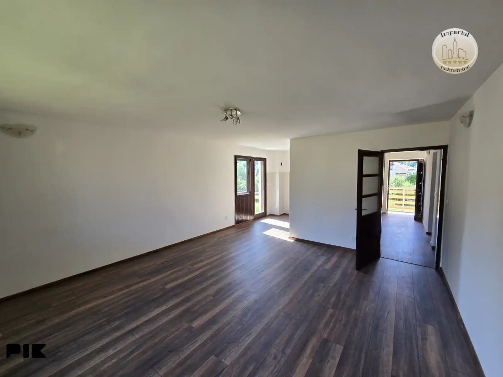 kuca-pale-sa-2-odvojena-stana-od-po-100m2-garaza1556m2-okucnice