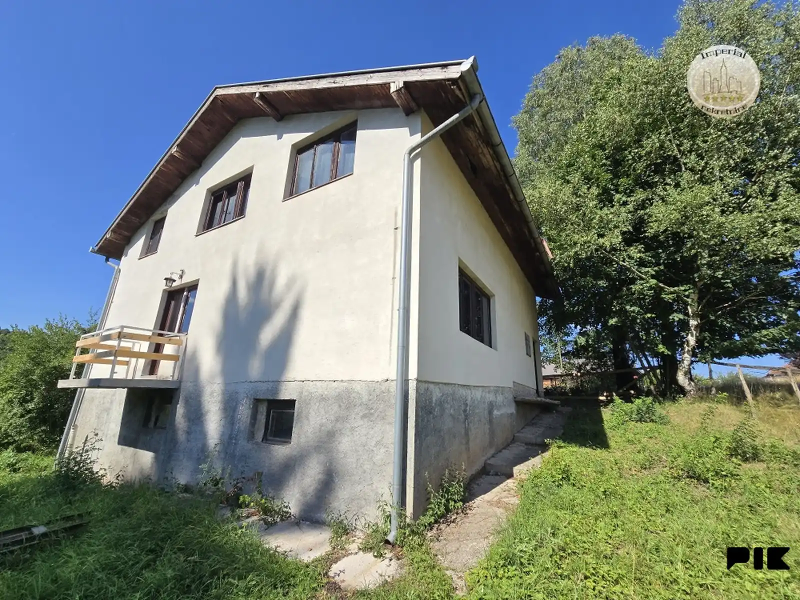 kuca-pale-sa-2-odvojena-stana-od-po-100m2-garaza1556m2-okucnice