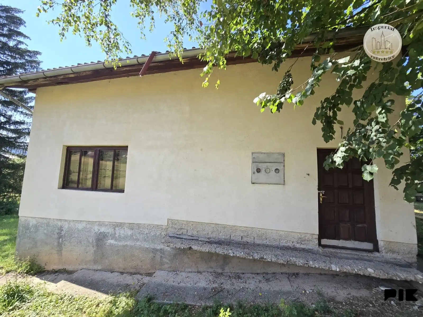 kuca-pale-sa-2-odvojena-stana-od-po-100m2-garaza1556m2-okucnice