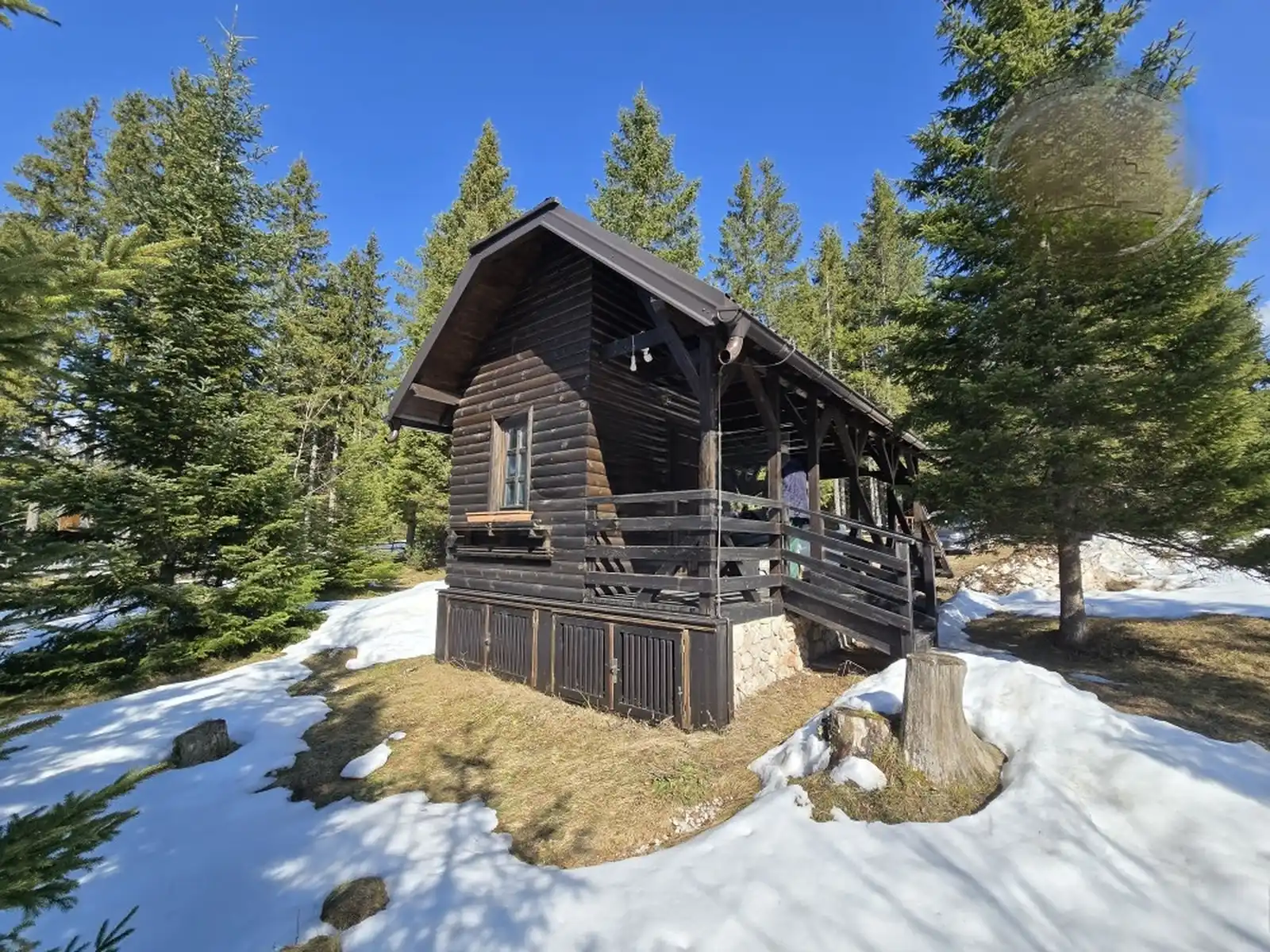 vikendica-kuca-dvorista-jahorina-120m2-1440-okucnica-garaza