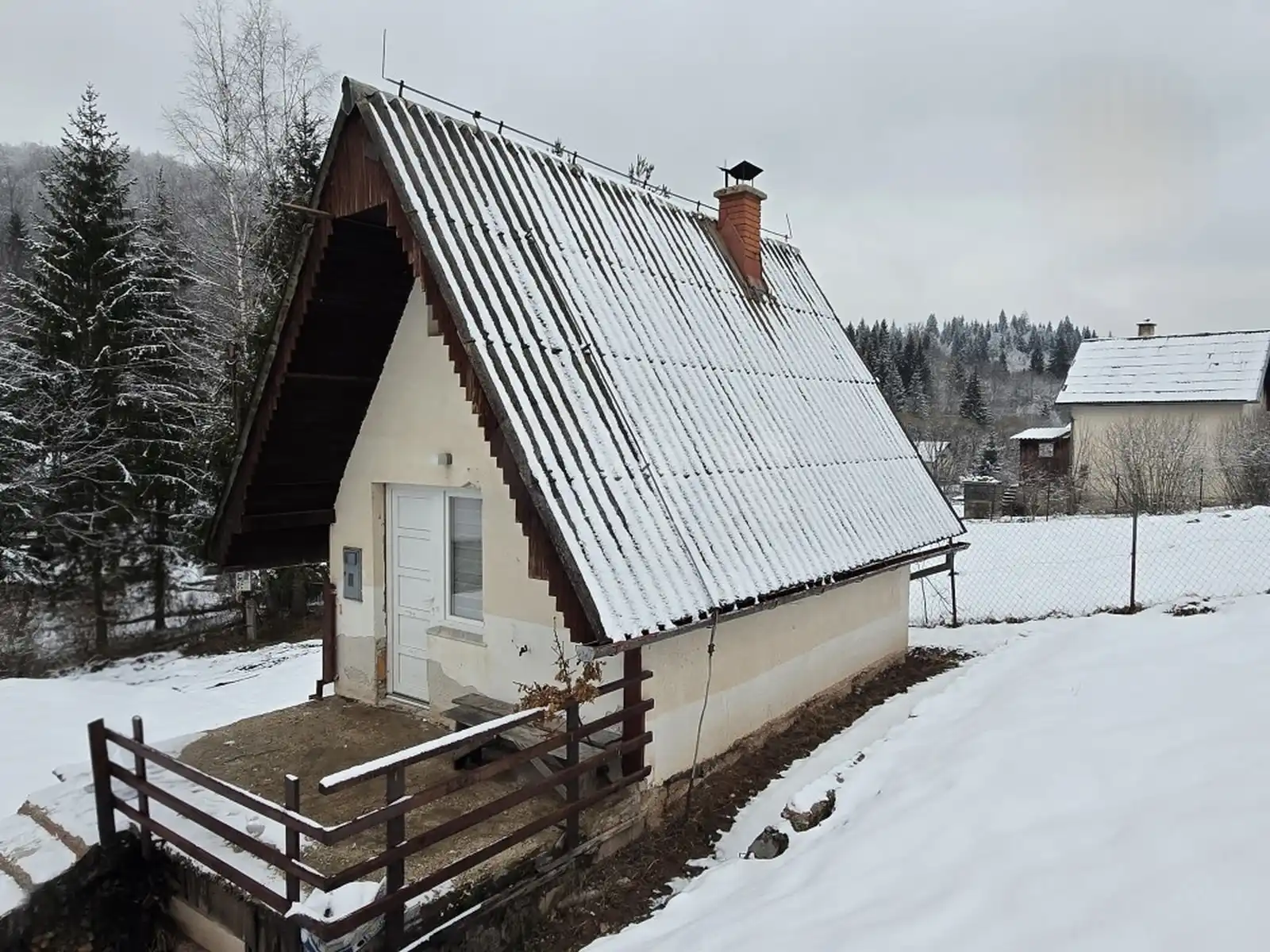 vikendica-pale-potoci-35m2-950m2-okucnica-mir-tisinapriroda