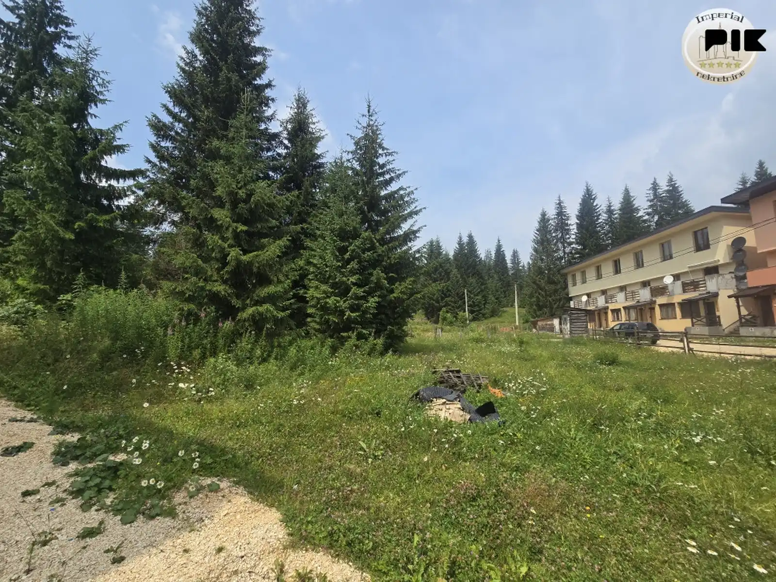 zemljiste-jahorina-velika-dvorista-708m2-2-parcele-top-pozicija