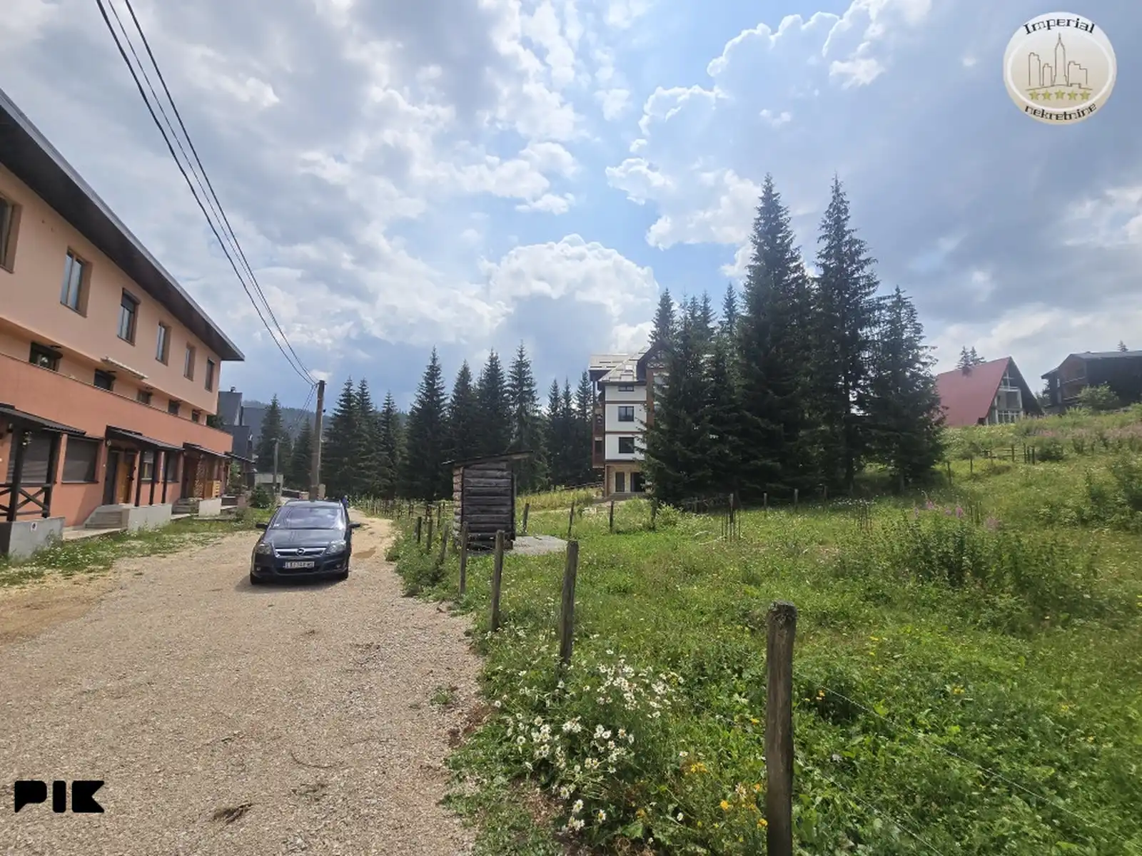 zemljiste-jahorina-velika-dvorista-708m2-2-parcele-top-pozicija