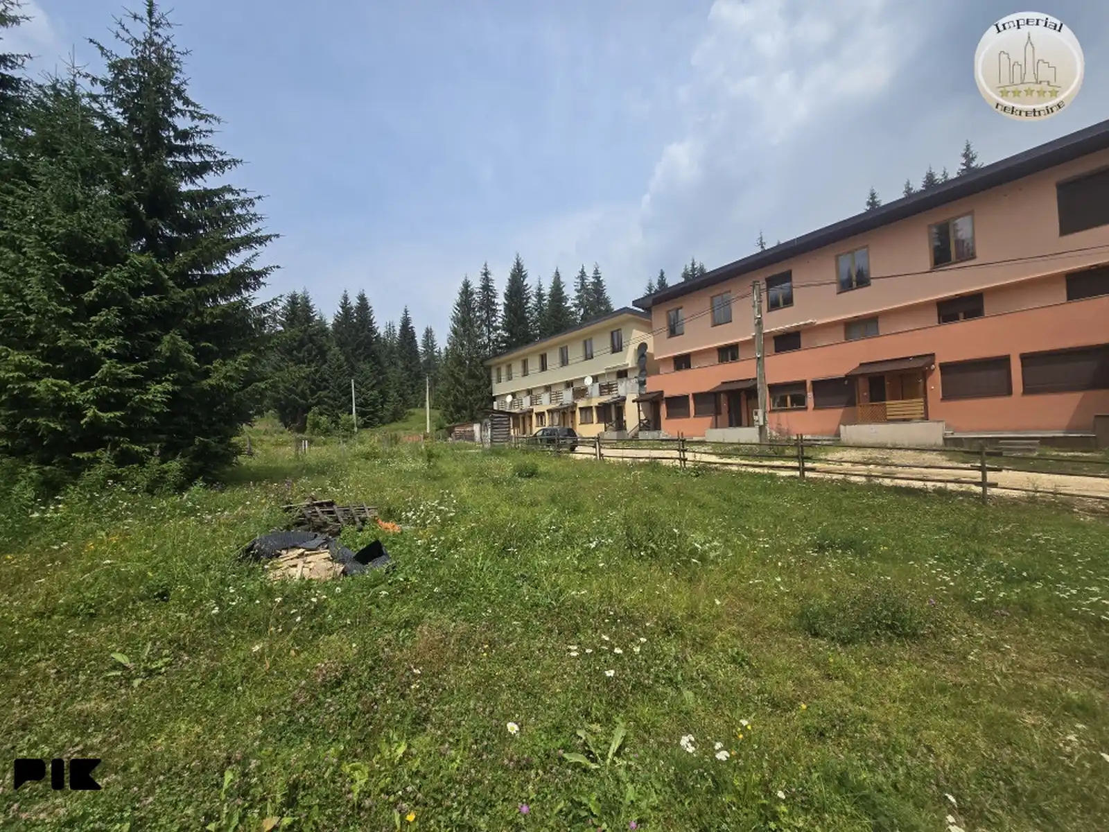 zemljiste-jahorina-velika-dvorista-708m2-2-parcele-top-pozicija