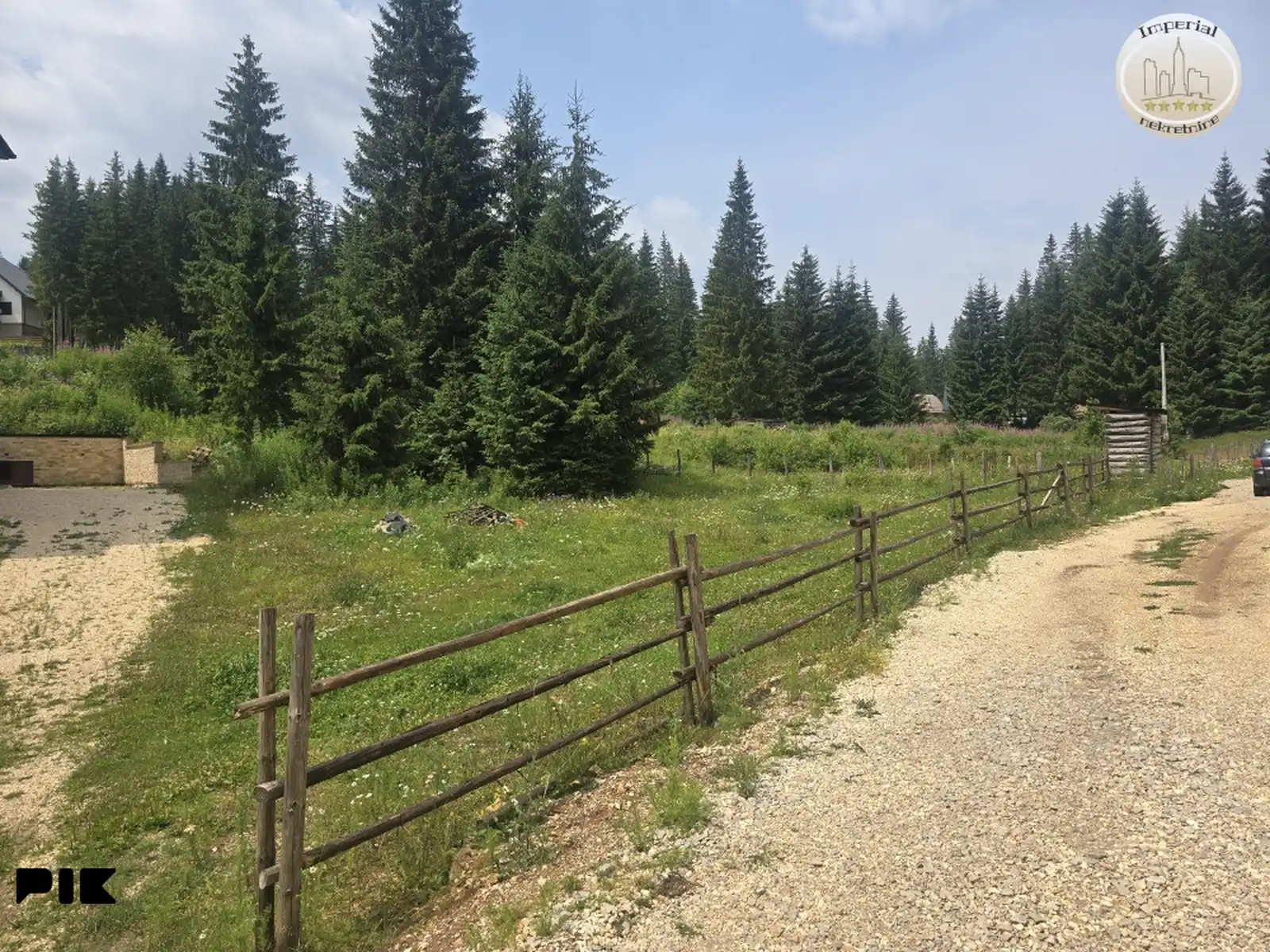 zemljiste-jahorina-velika-dvorista-708m2-2-parcele-top-pozicija