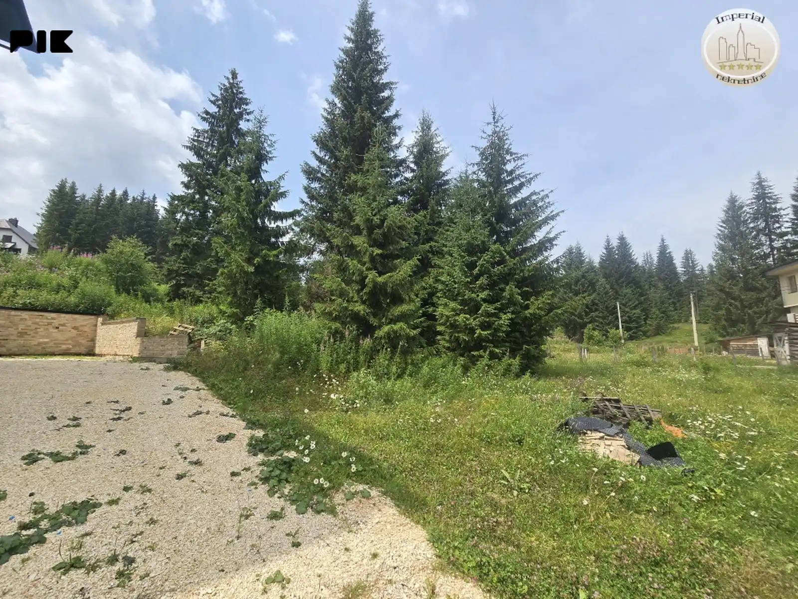 zemljiste-jahorina-velika-dvorista-708m2-2-parcele-top-pozicija