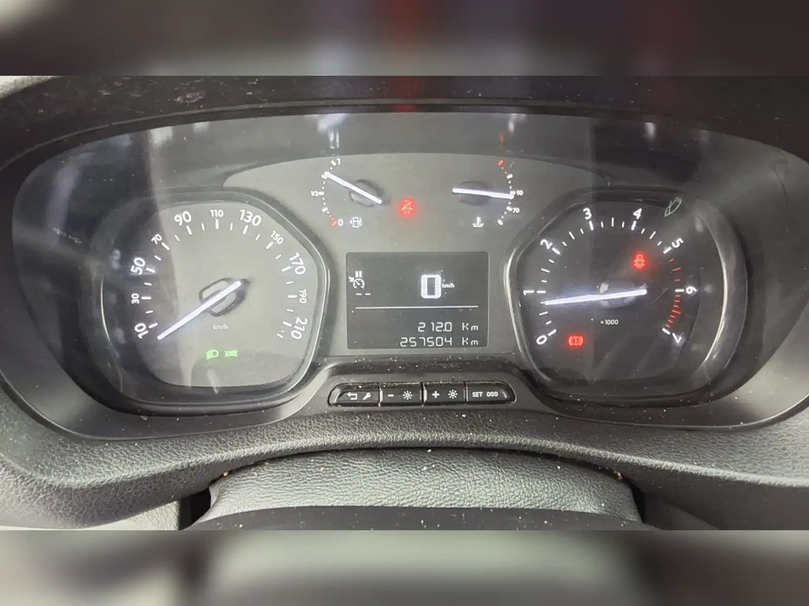 opel-vivaro-hladnjaca-d2-0-2021-prvi-vlasnik