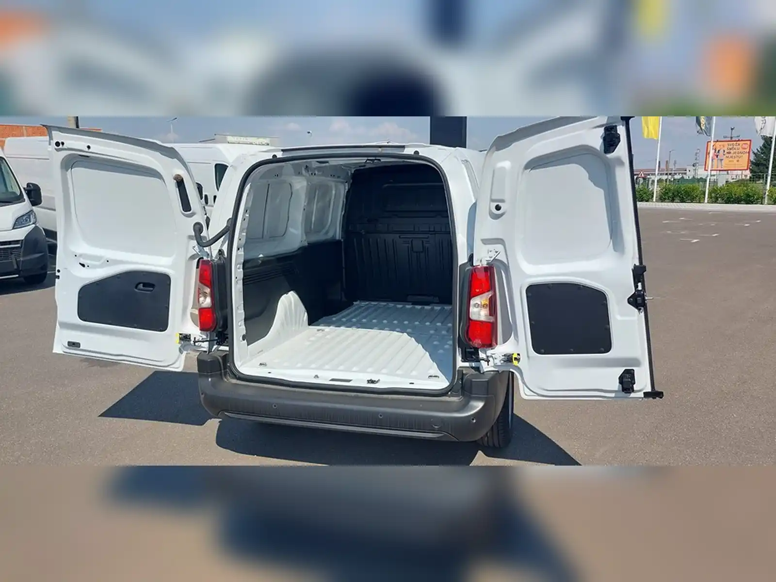 opel-combo-van-l2-maxi-1-5d-2026-odmah-dostupno