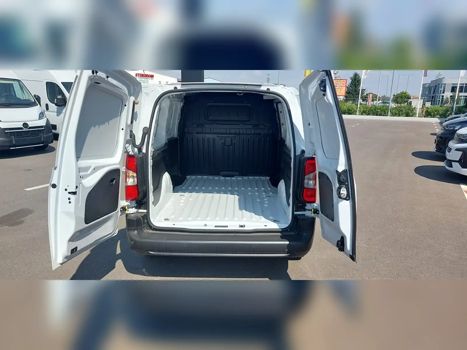 opel-combo-van-l2-maxi-1-5d-2026-odmah-dostupno
