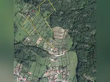 Na prodaju placevi i parcela sa šumom u naselju Saračica