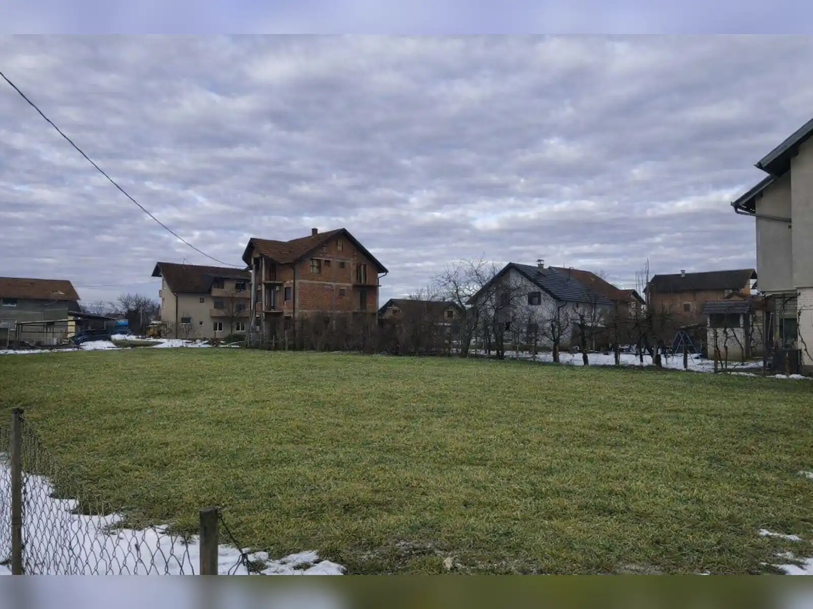 prodaje-se-graevinska-parcela-980-m-trn-banja-luka