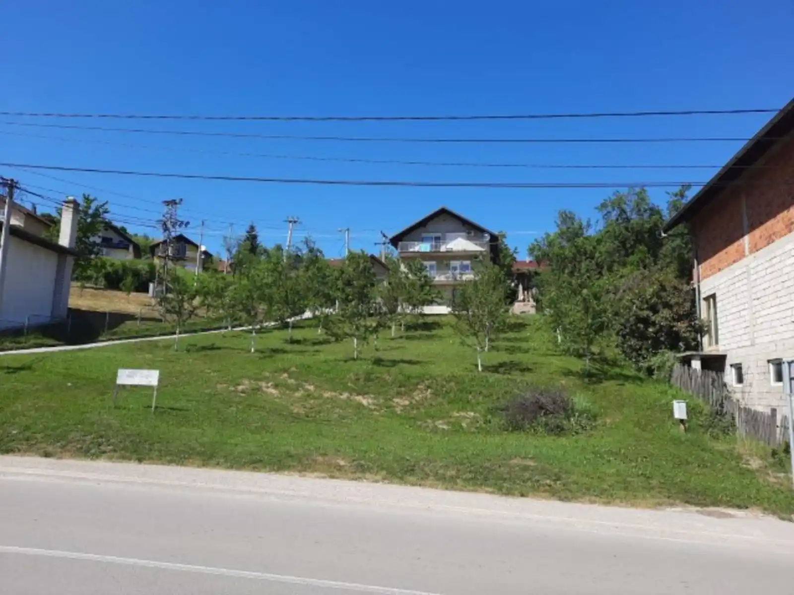 na-prodaju-kuca-sa-prostranim-imanjem-u-banjaluci-saracica