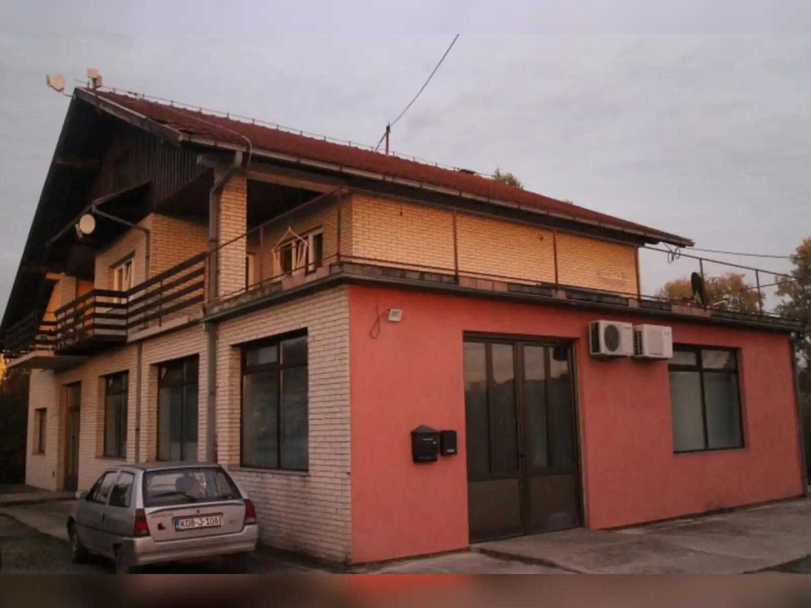 kuca-sa-poslovnim-prostorom-u-glamocanima