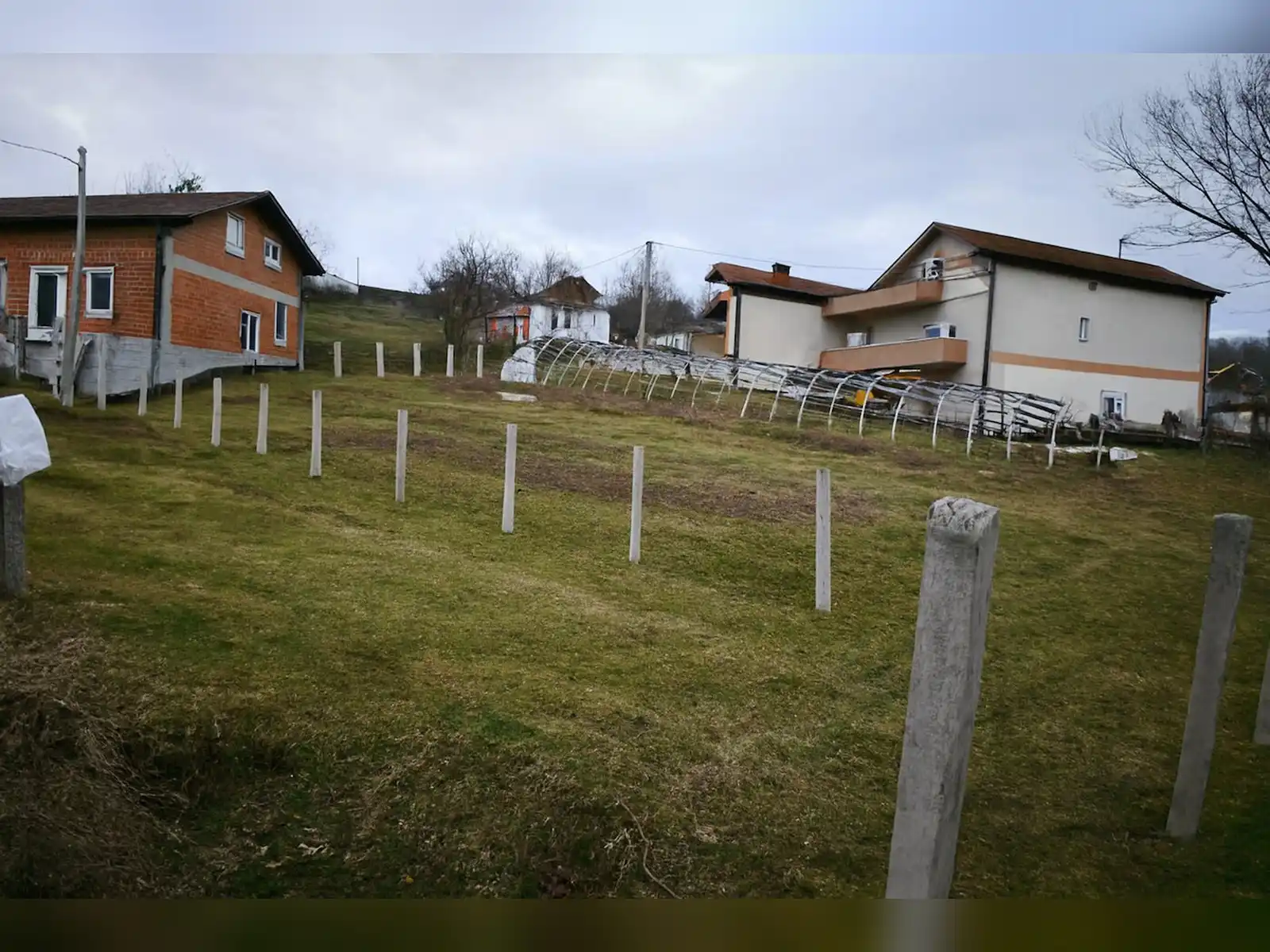 plac-motike-1000m-za-stambeno-poslovnu-gradnju-iznad-delfina-svadbenog-salona