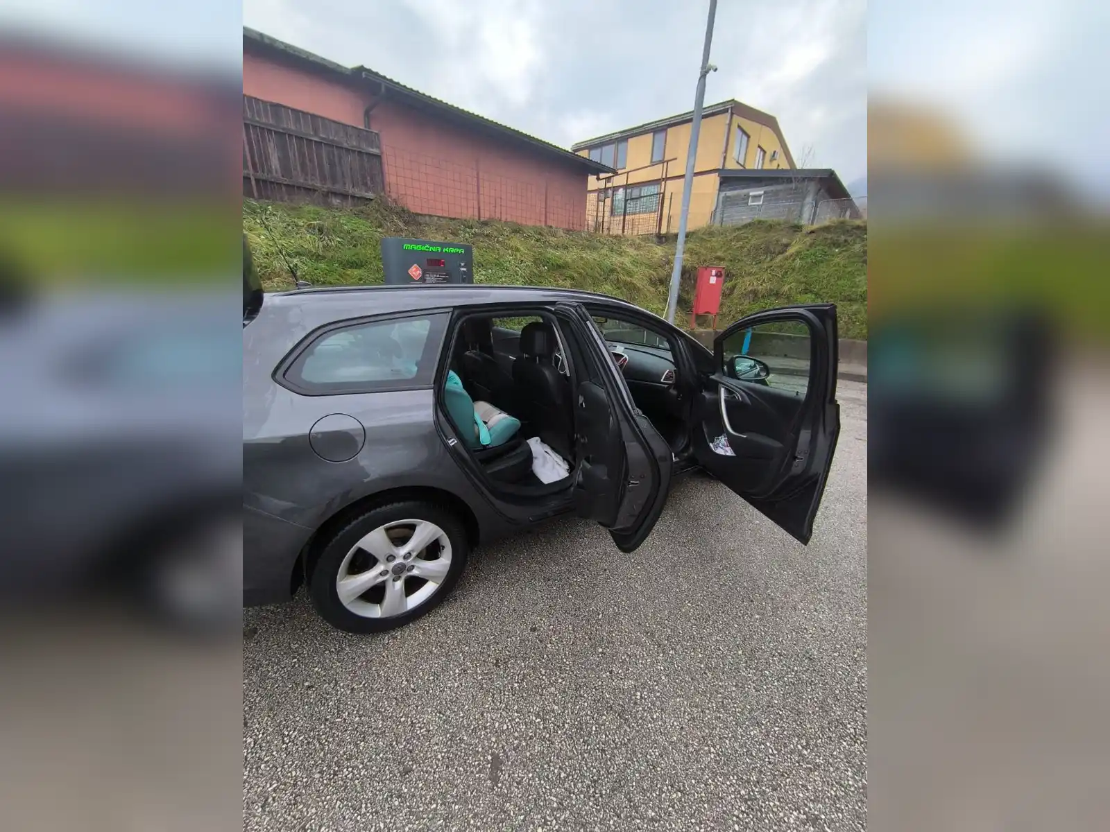 opel-astra-j-2011-god