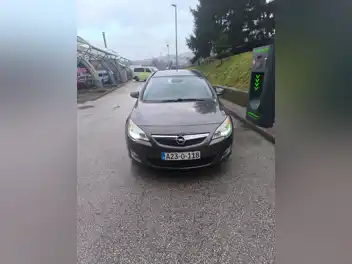Opel Astra J 2011 god.